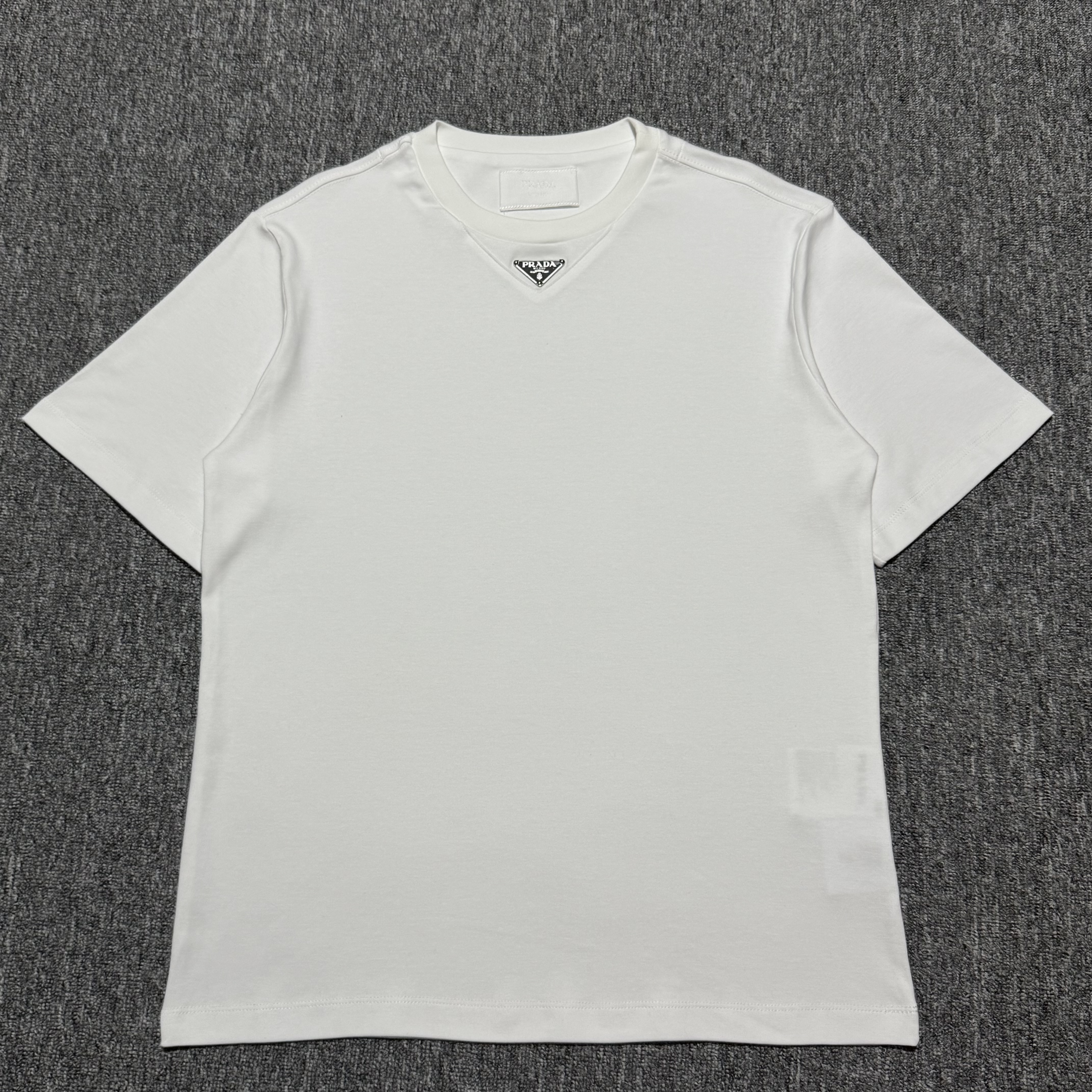 PRADA Cotton short sleeve T-shirt  (POIZON240514148）