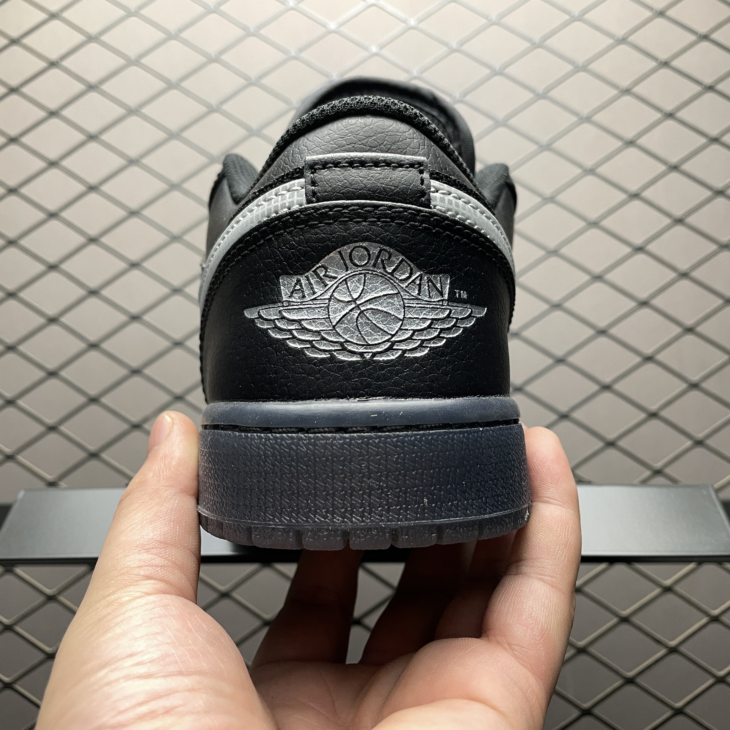 Nike Air Jordan 1 Low "Dark Gum Soles"（HV5968-001）