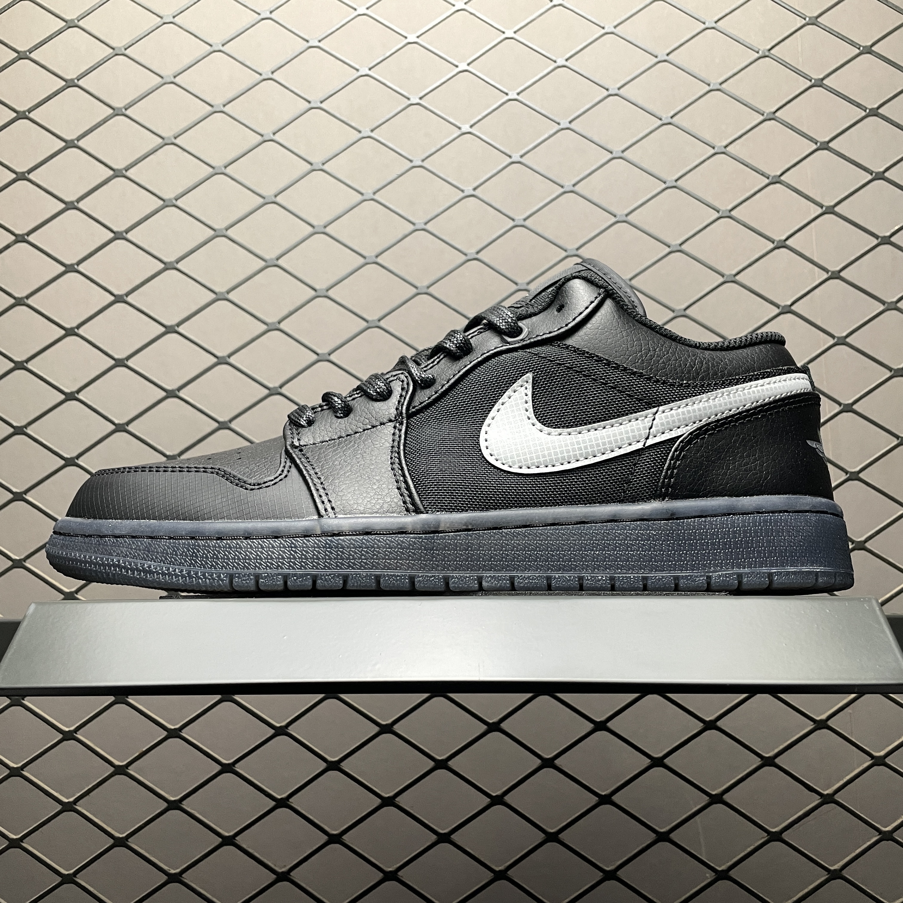 Nike Air Jordan 1 Low "Dark Gum Soles"（HV5968-001）