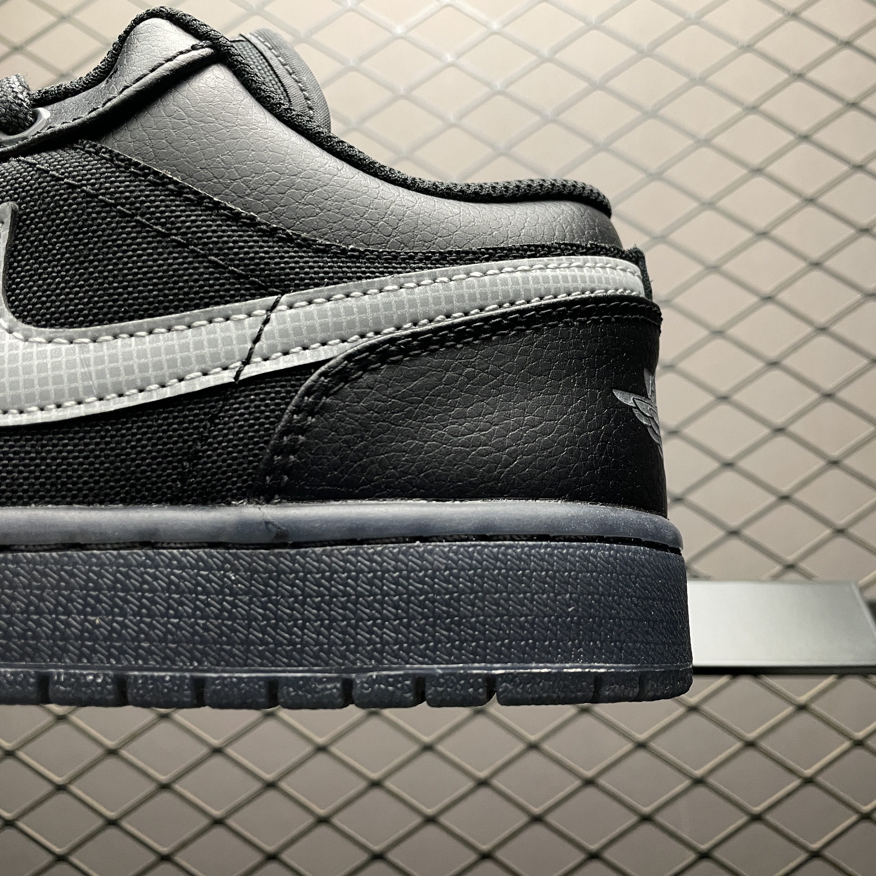 Nike Air Jordan 1 Low "Dark Gum Soles"（HV5968-001）