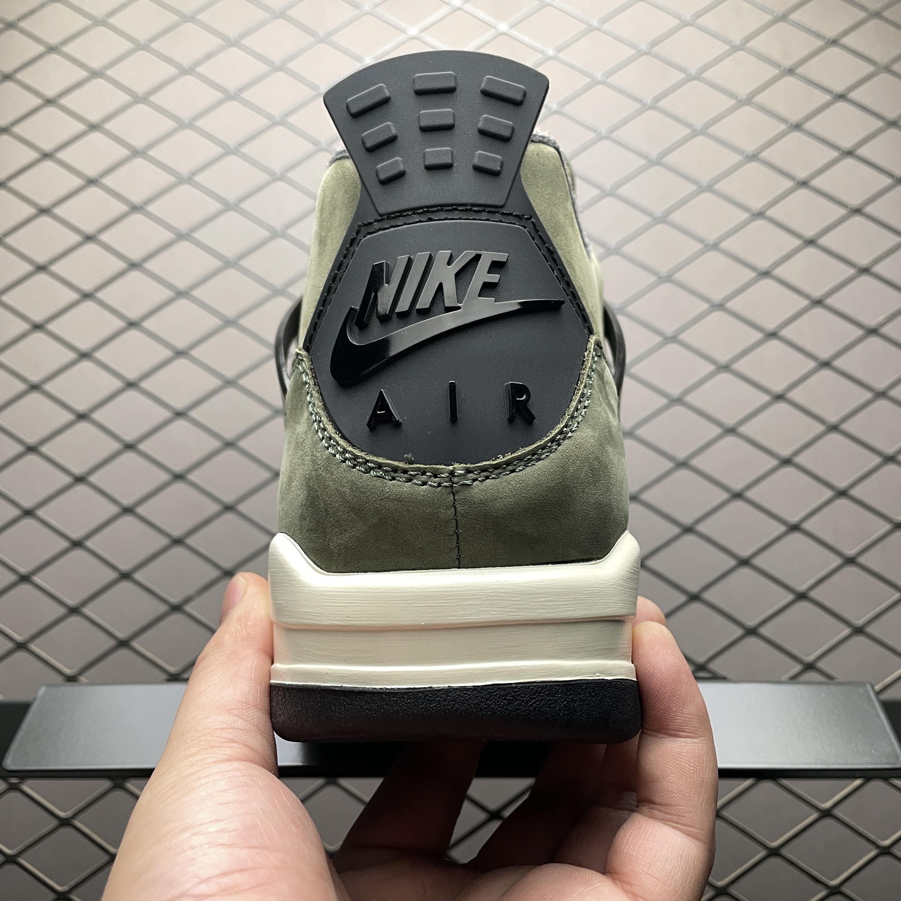 Undefeated × Nike Air Jordan 4 Retro "Deep Green" (2025)（IB1519-200）