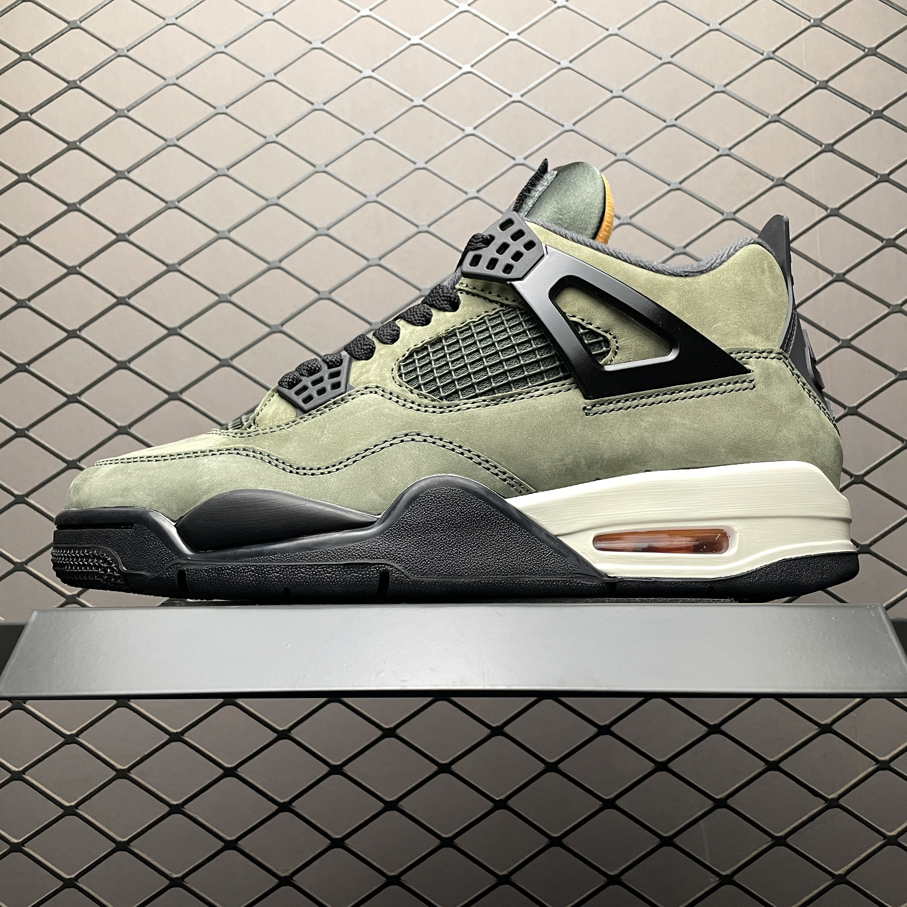 Undefeated × Nike Air Jordan 4 Retro "Deep Green" (2025)（IB1519-200）