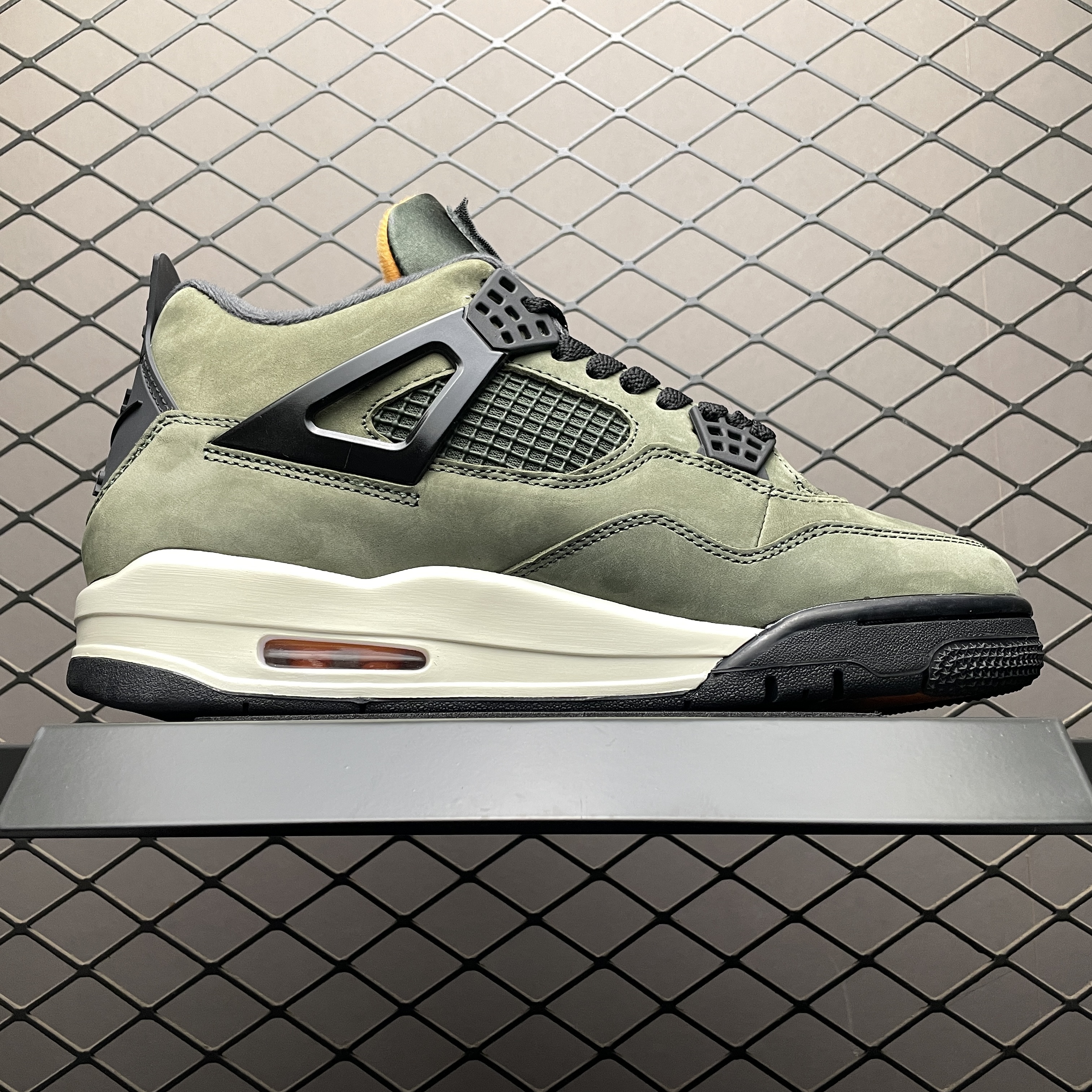 Undefeated × Nike Air Jordan 4 Retro "Deep Green" (2025)（IB1519-200）