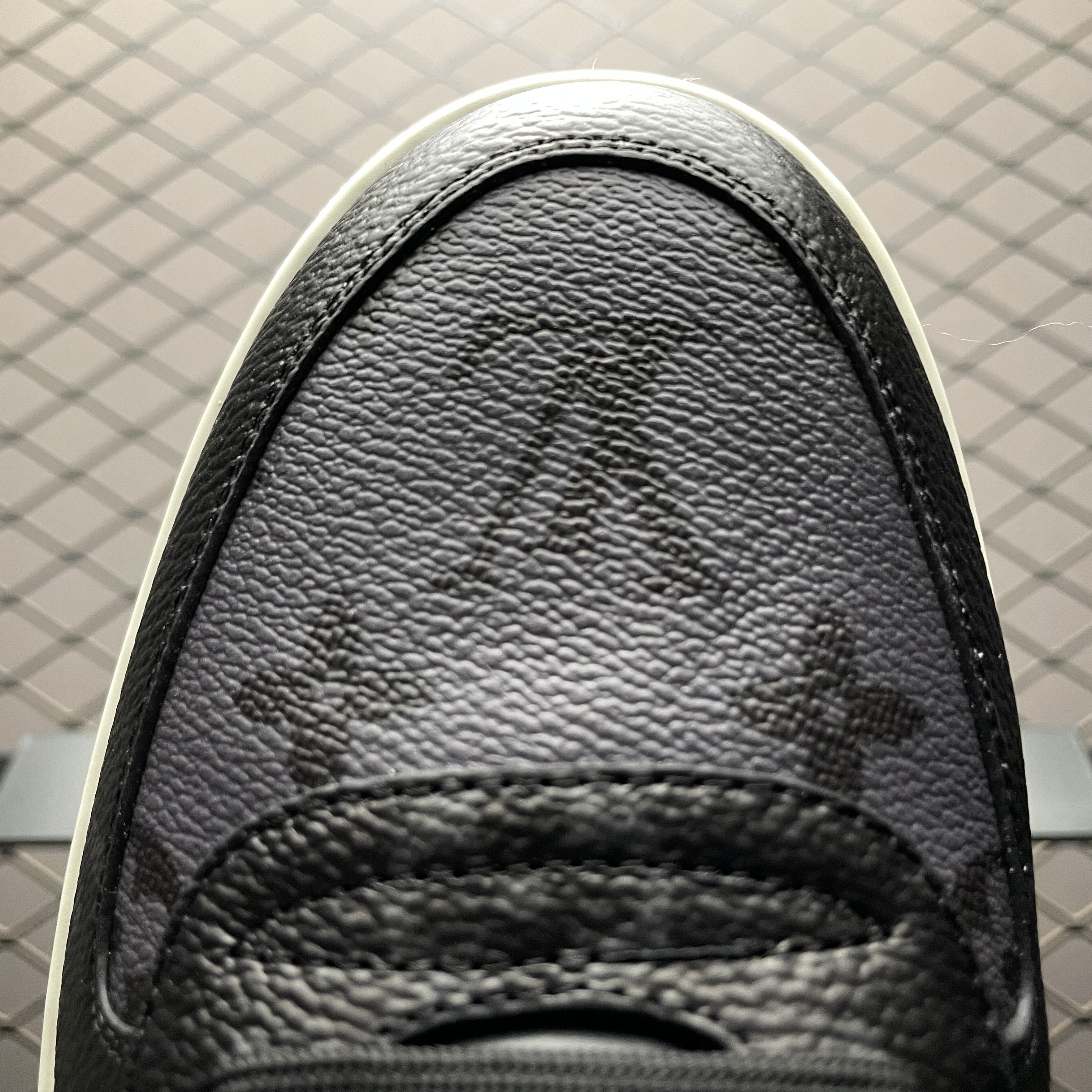 Louis Vuitton Rivoli Sneaker（1A8EB5）