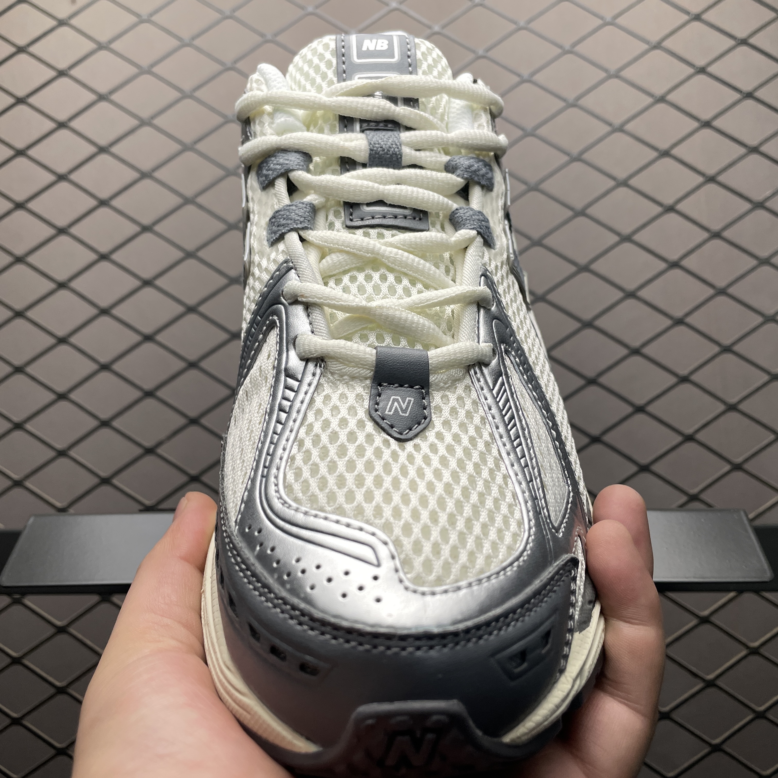 New Balance 1906R "Silver/Grey" (M1906RFS）