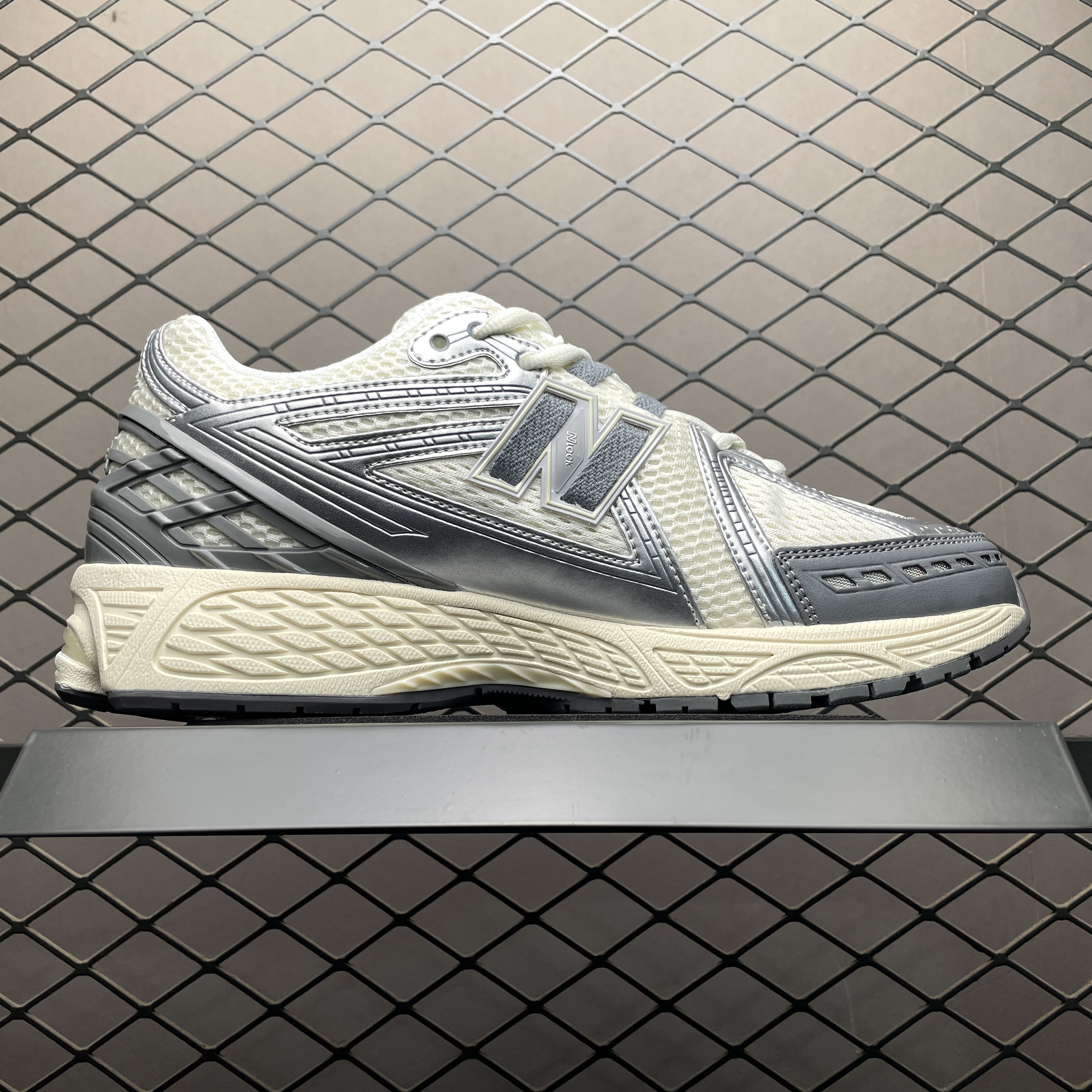 New Balance 1906R "Silver/Grey" (M1906RFS）