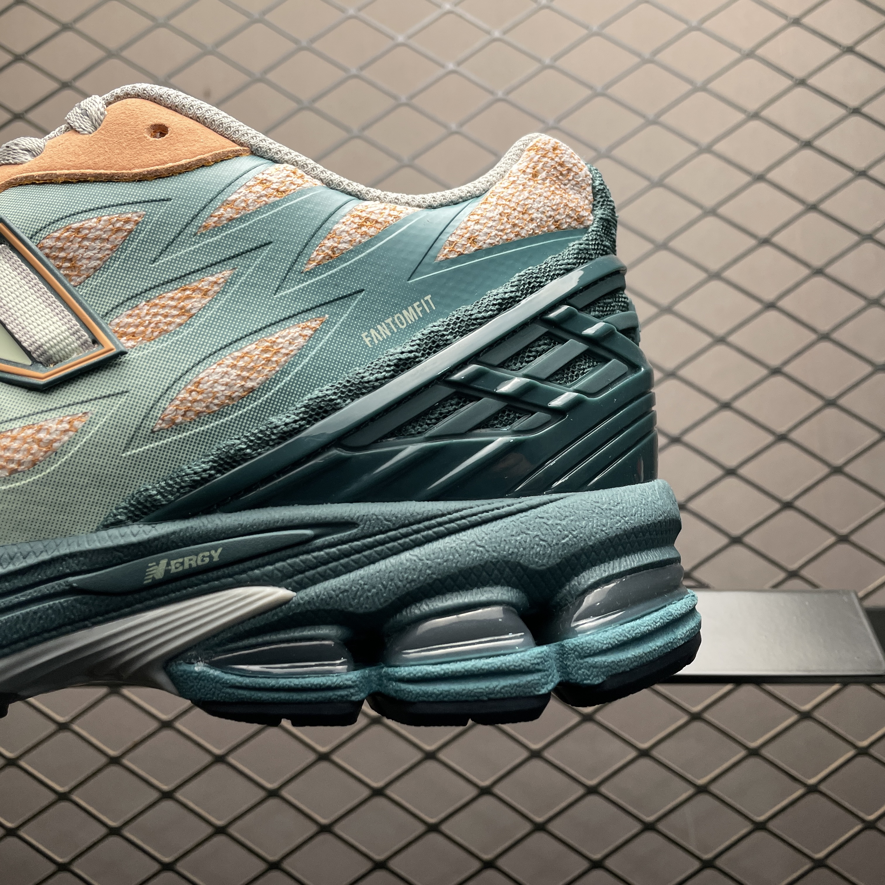 New Balance 1906W "Green/Orange" (U1906WFB）