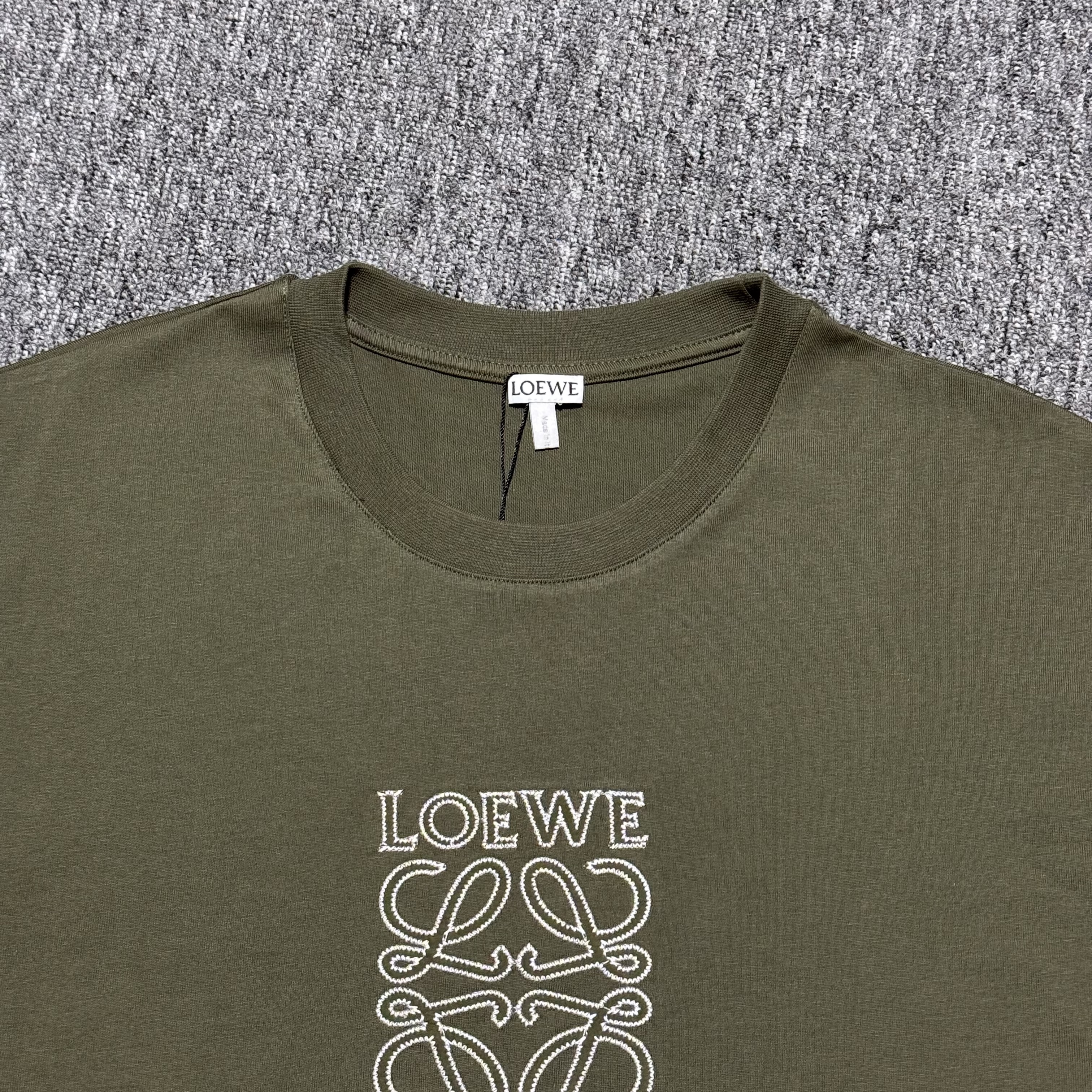 LOEWE Men's Relaxed Fit T-Shirt in Cotton "Khaki Green"（H526Y22XBN-4160）