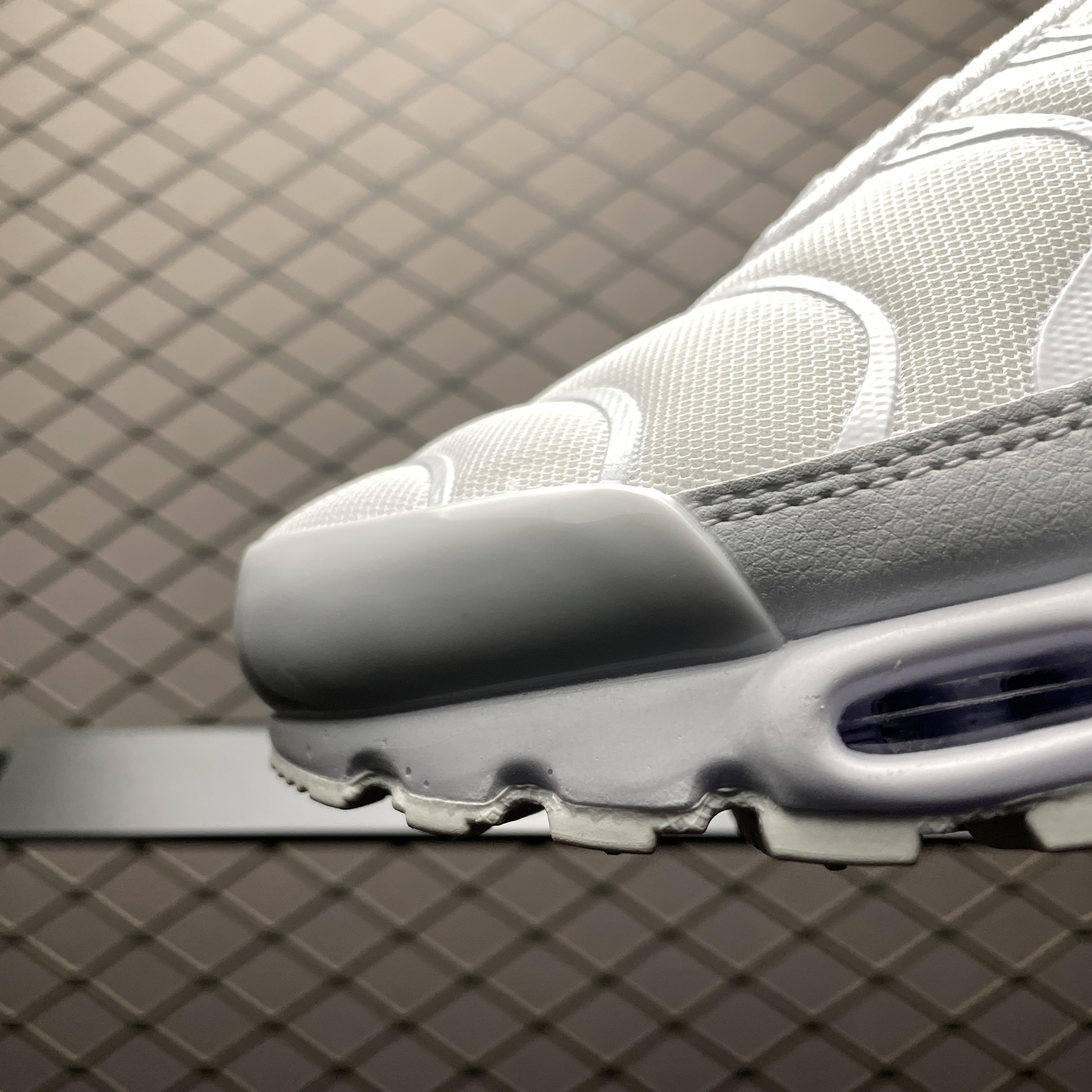 Nike Air Max Plus 'Triple White' (DM2362-100)