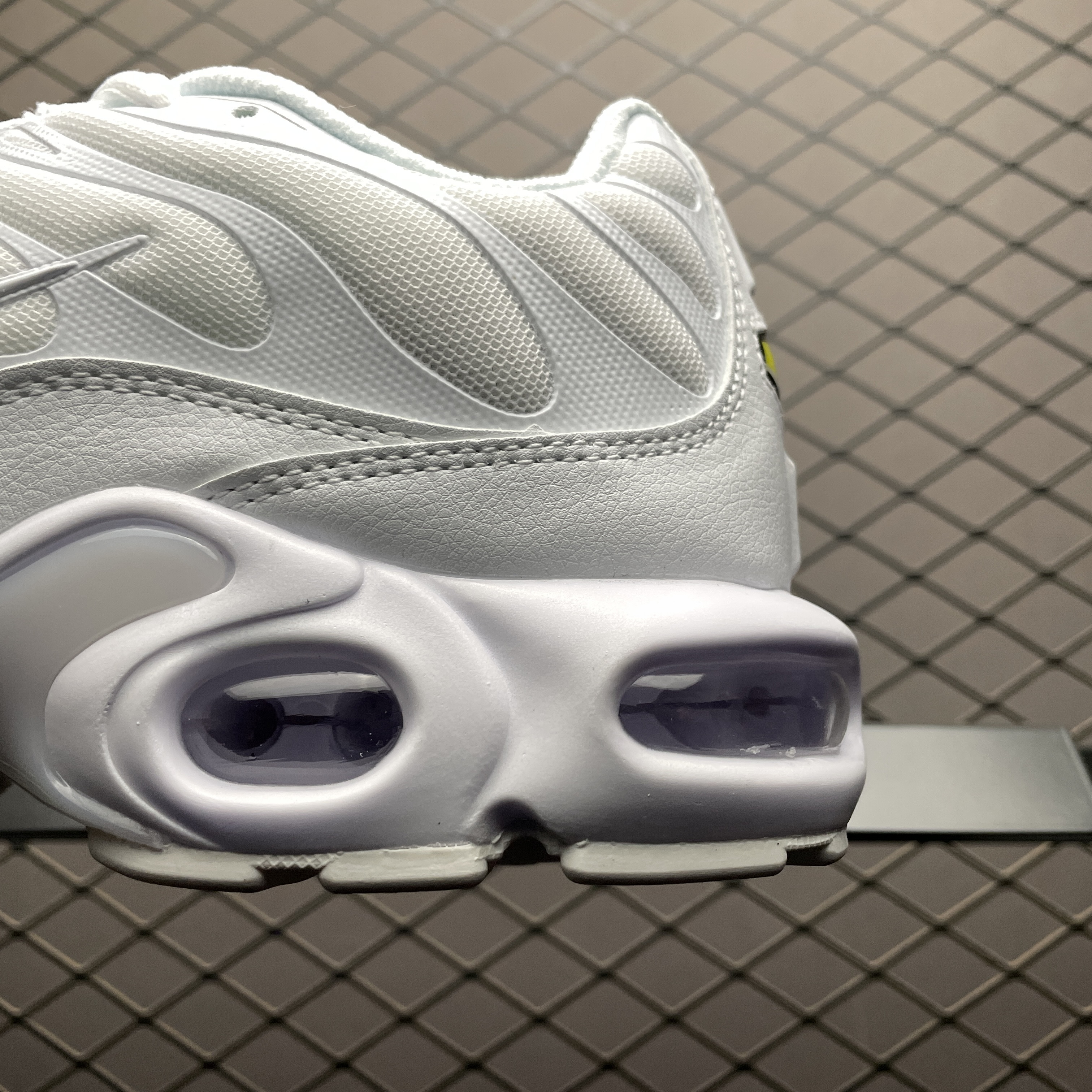 Nike Air Max Plus 'Triple White' (DM2362-100)