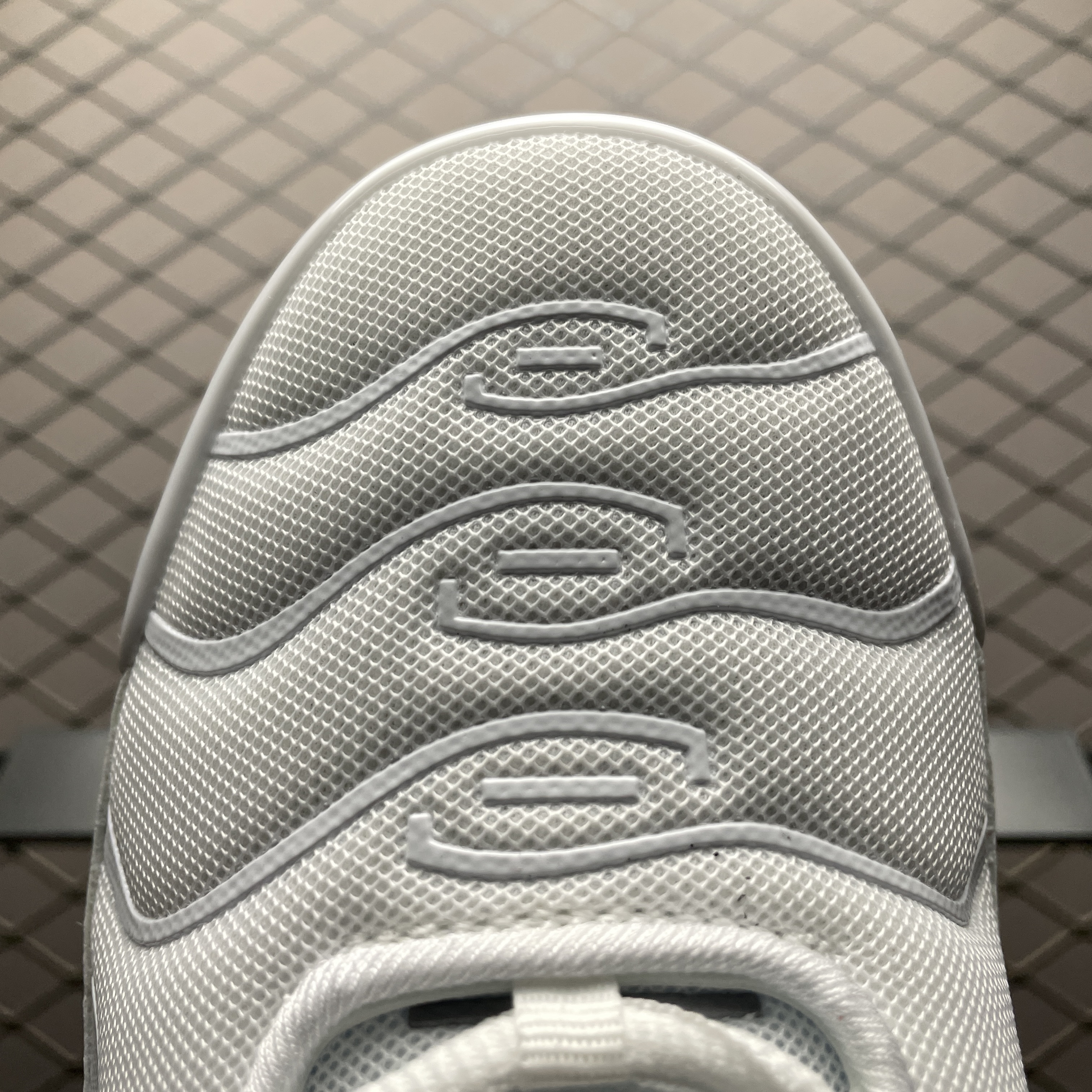 Nike Air Max Plus 'Triple White' (DM2362-100)