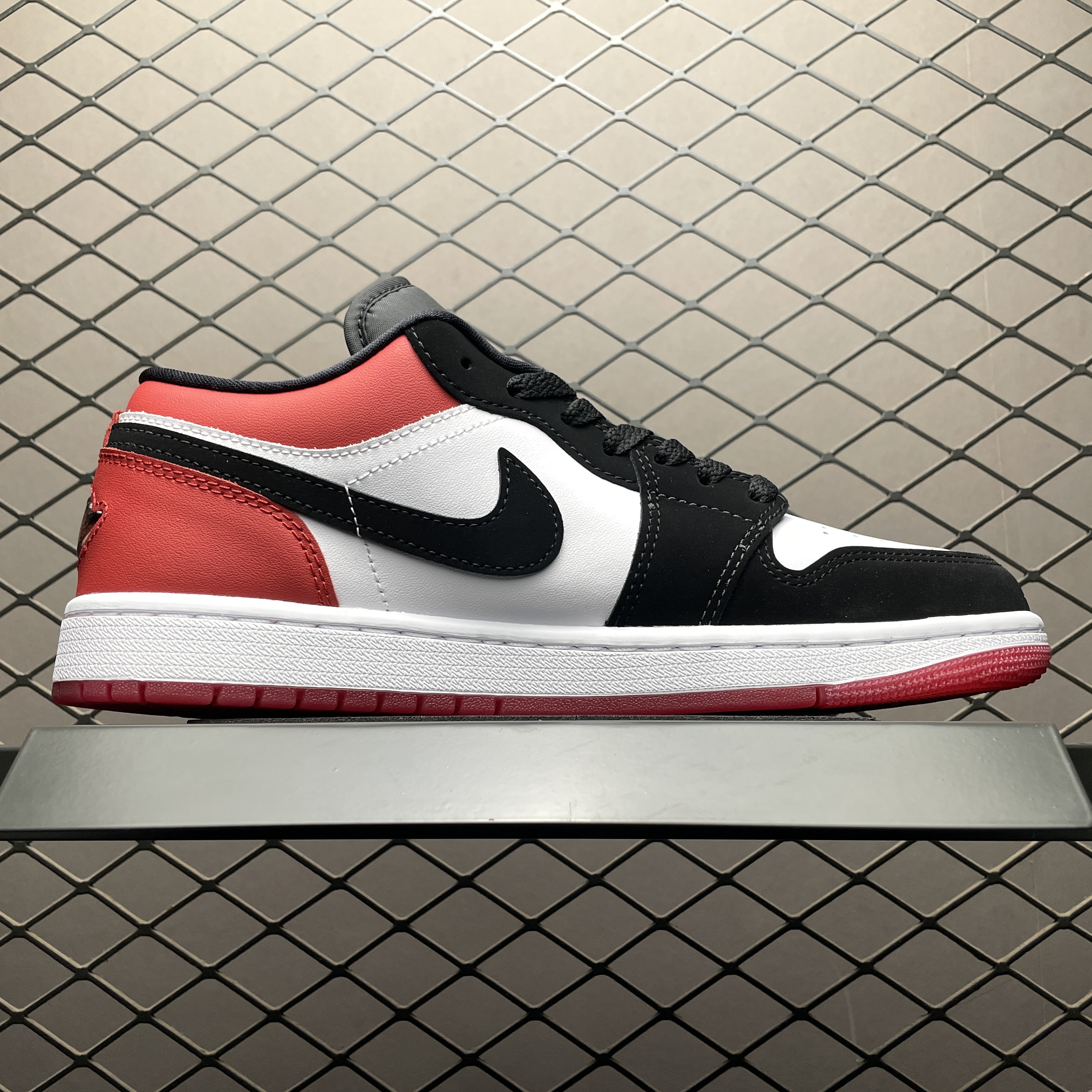 Nike Air Jordan 1 Low SE "Black Toe" (IB8971-106)