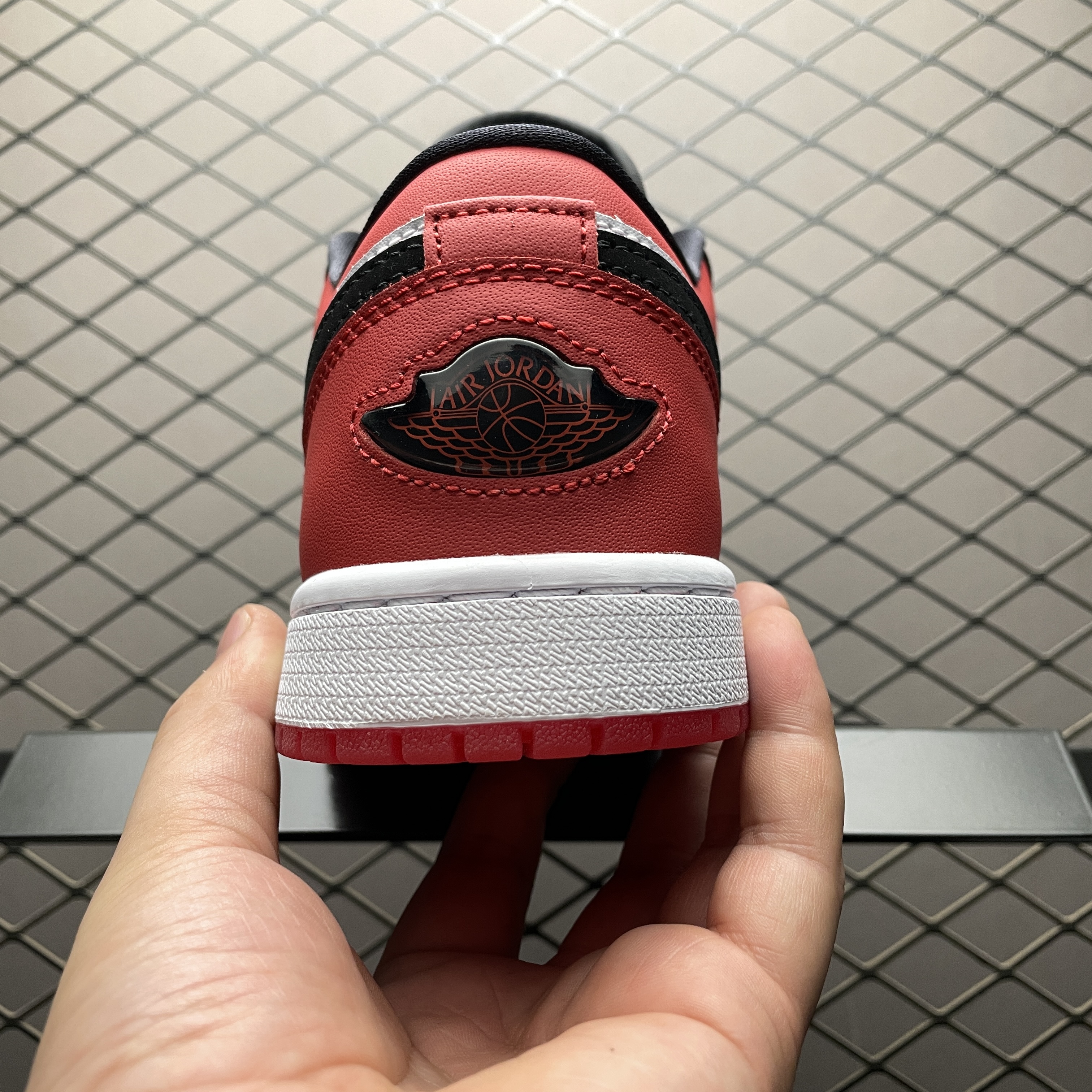 Nike Air Jordan 1 Low SE "Black Toe" (IB8971-106)