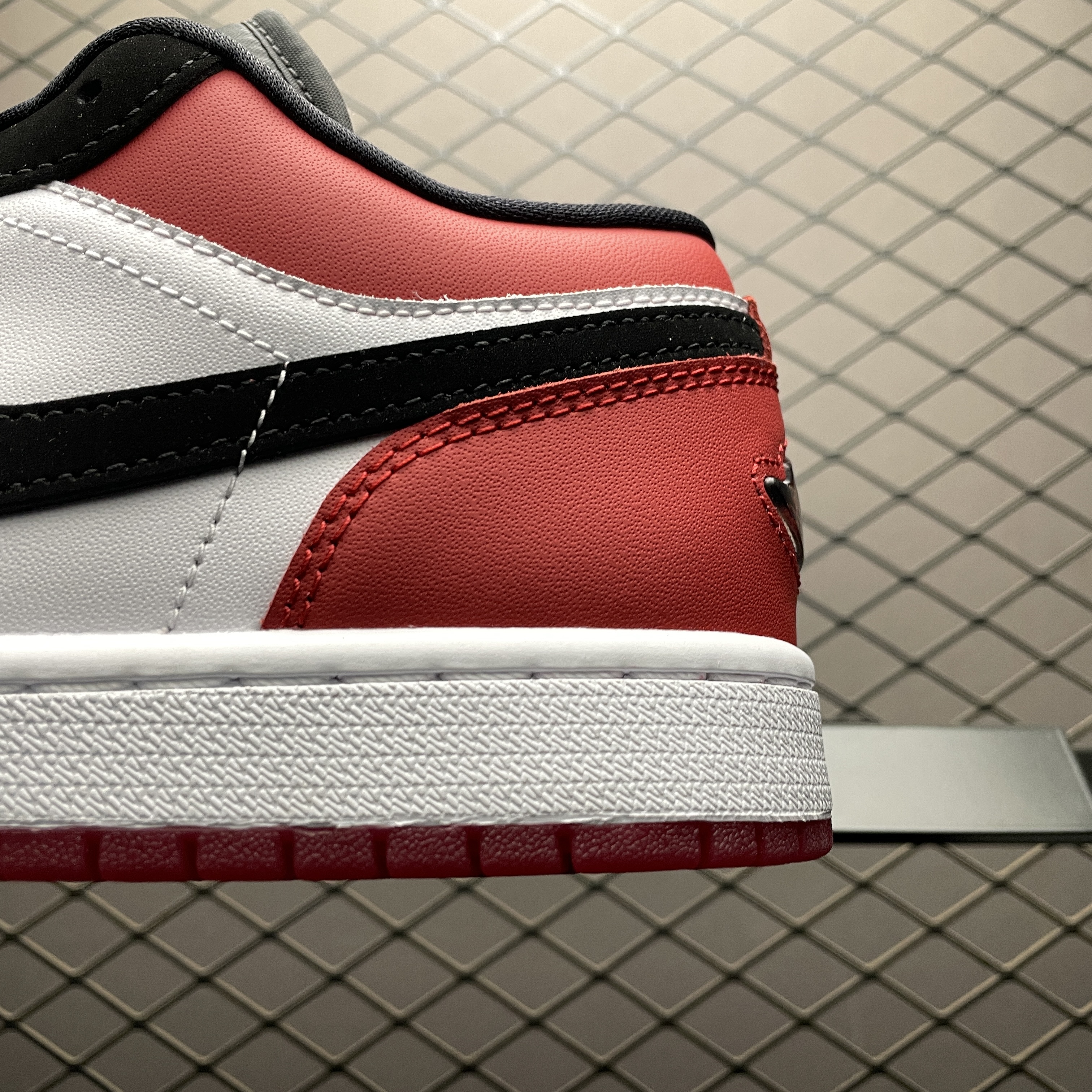 Nike Air Jordan 1 Low SE "Black Toe" (IB8971-106)