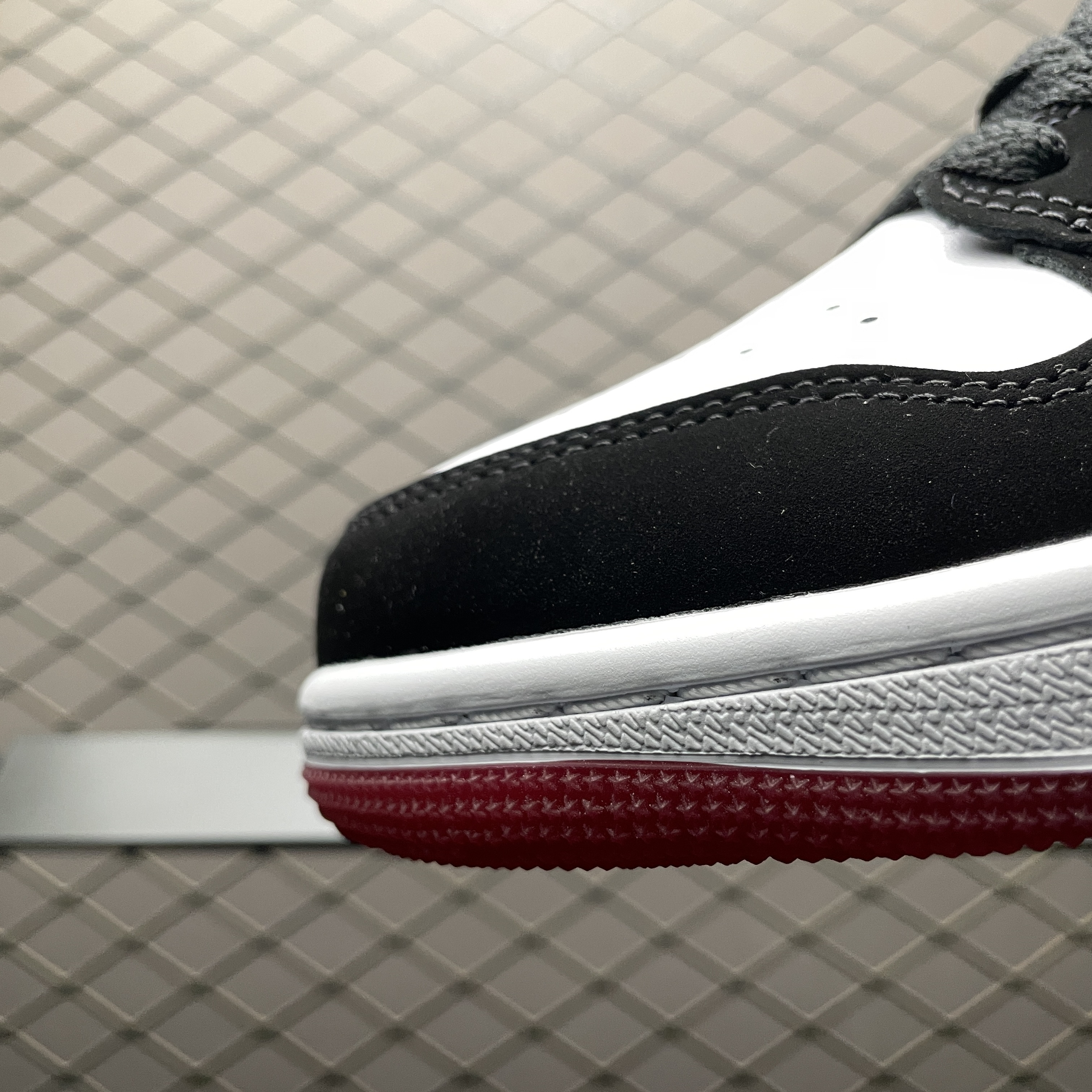 Nike Air Jordan 1 Low SE "Black Toe" (IB8971-106)