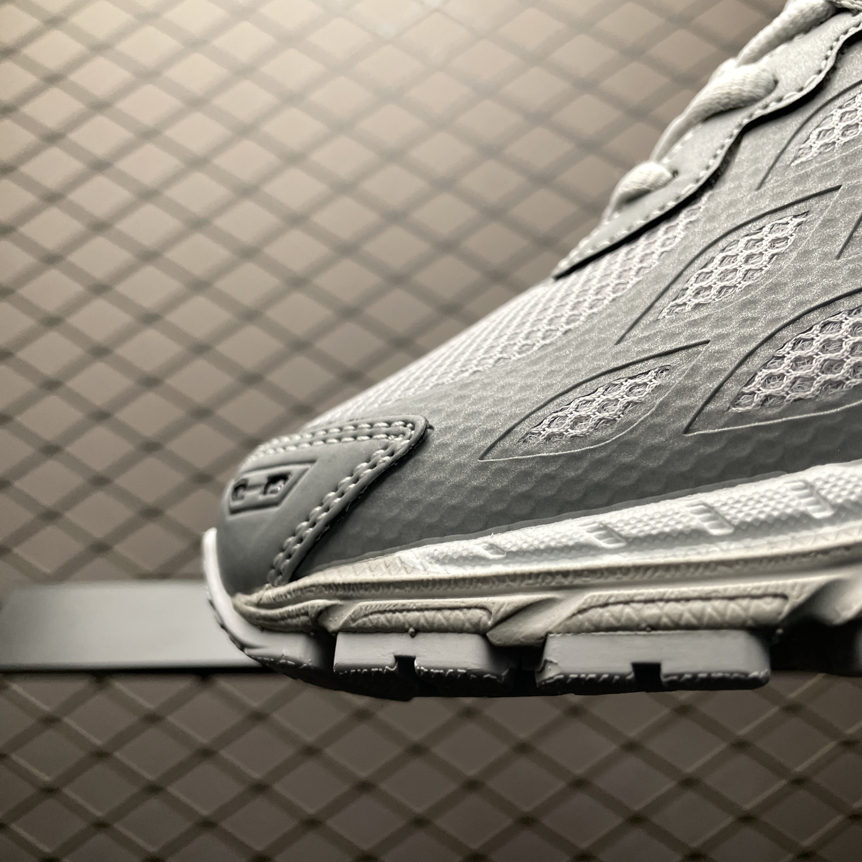 New Balance 1906W "Silver Metallic/White" (U1906WFE）