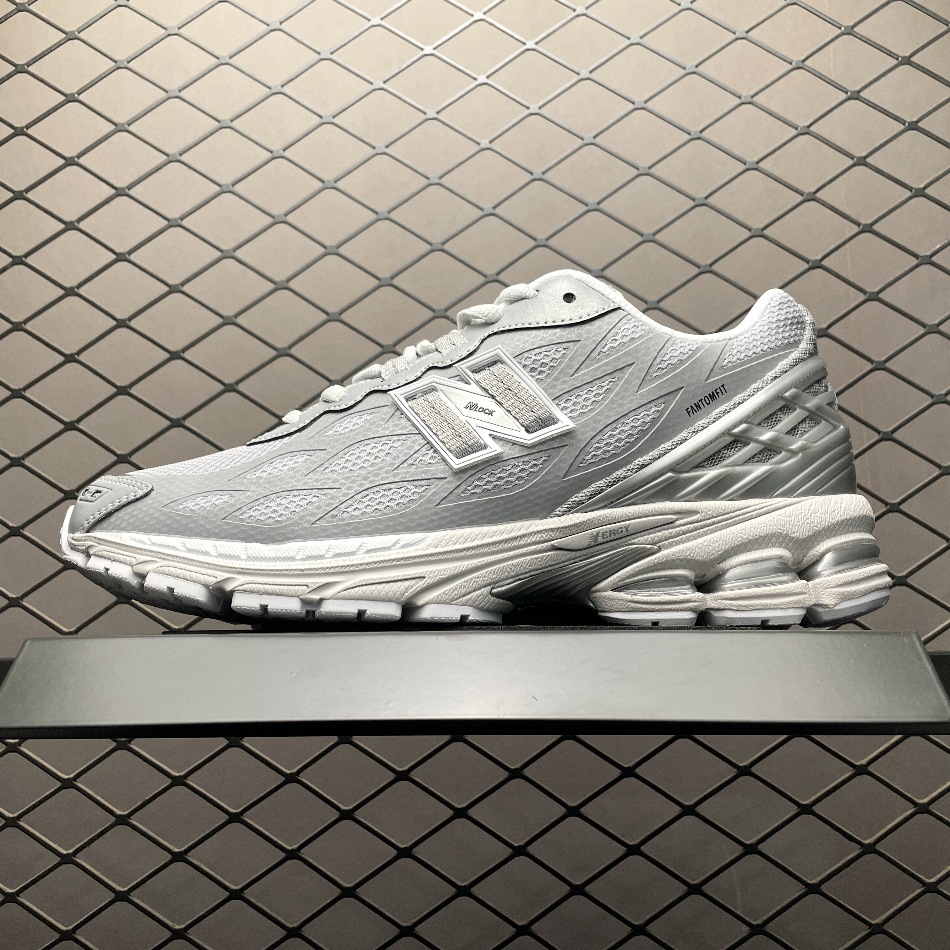 New Balance 1906W "Silver Metallic/White" (U1906WFE）