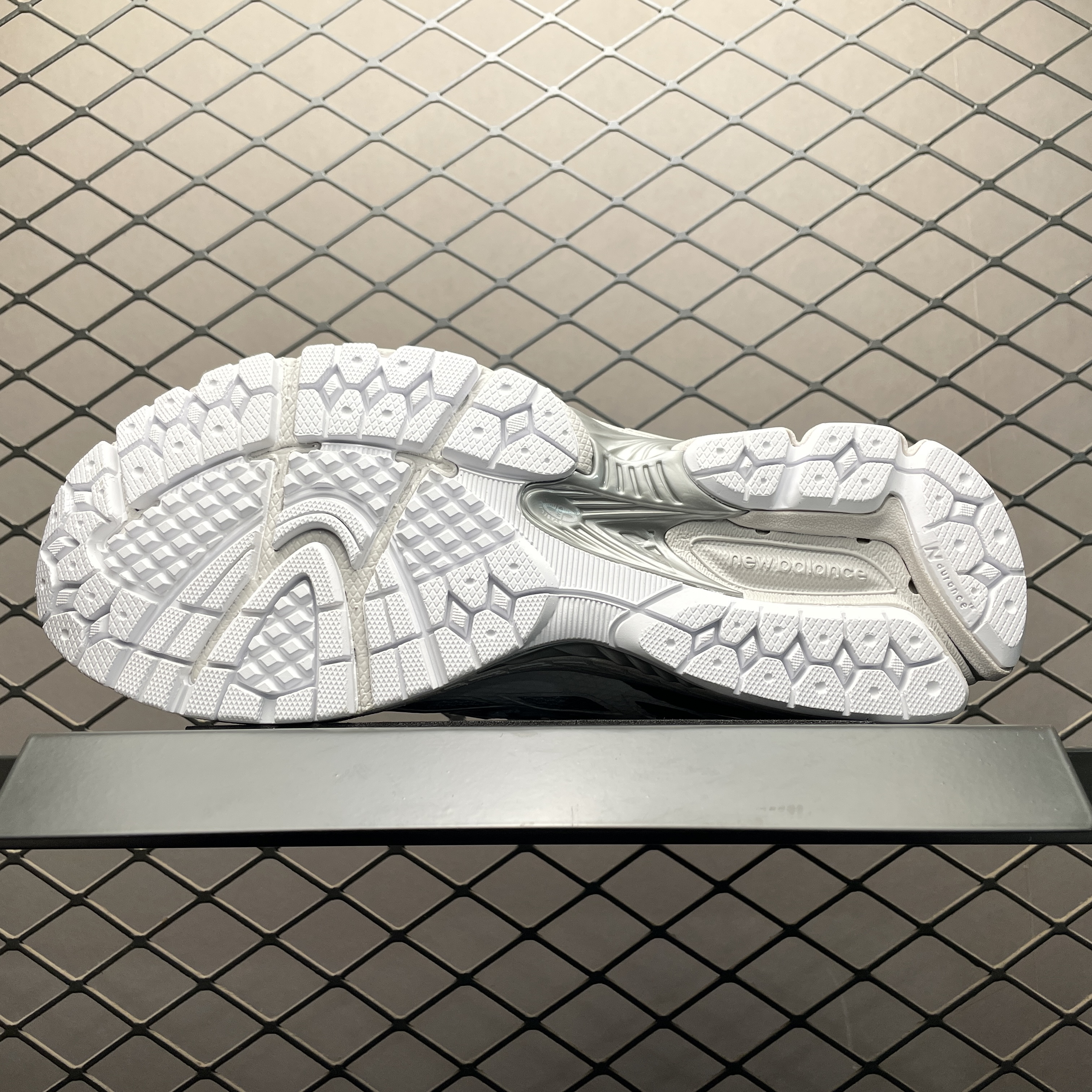 New Balance 1906W "Silver Metallic/White" (U1906WFE）