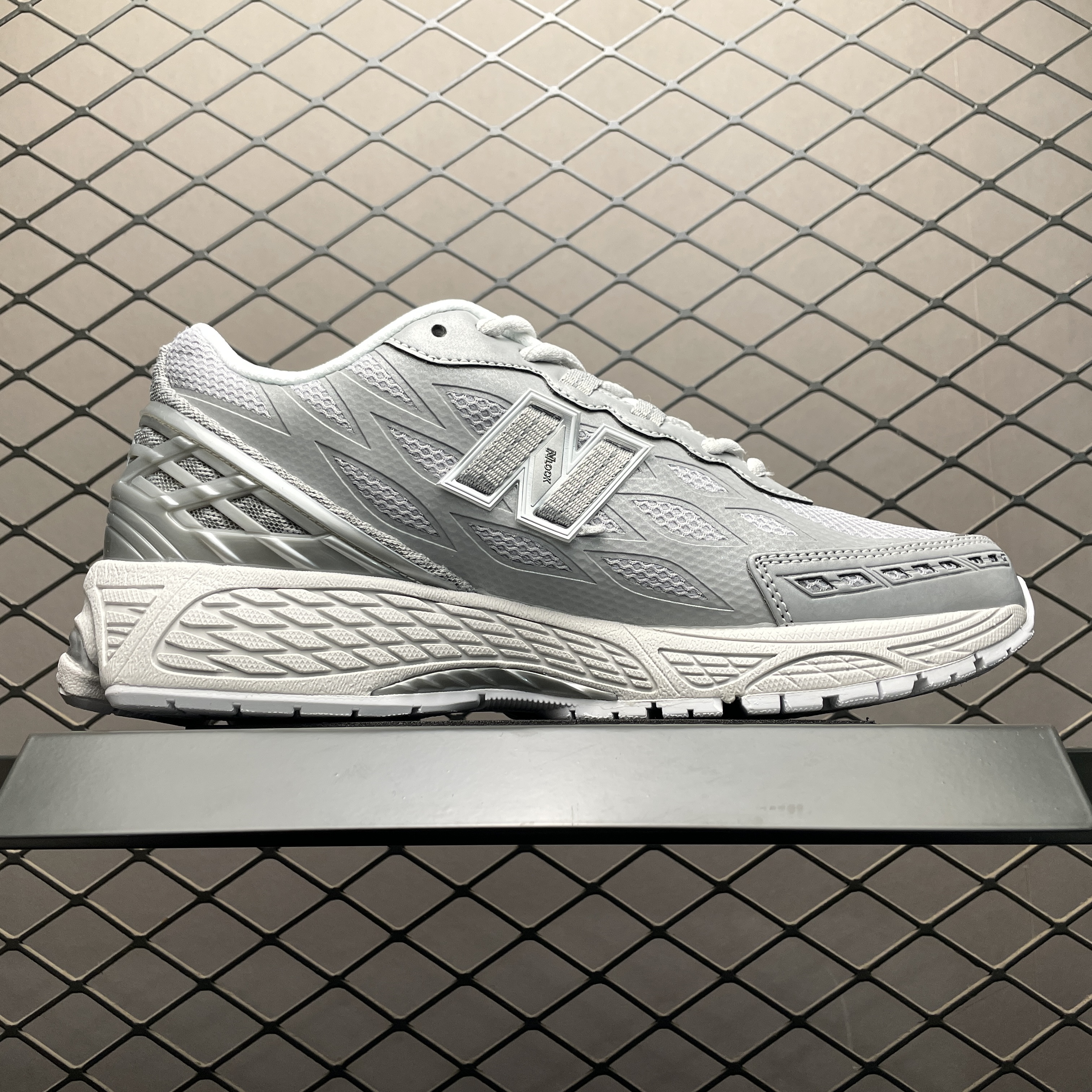 New Balance 1906W "Silver Metallic/White" (U1906WFE）