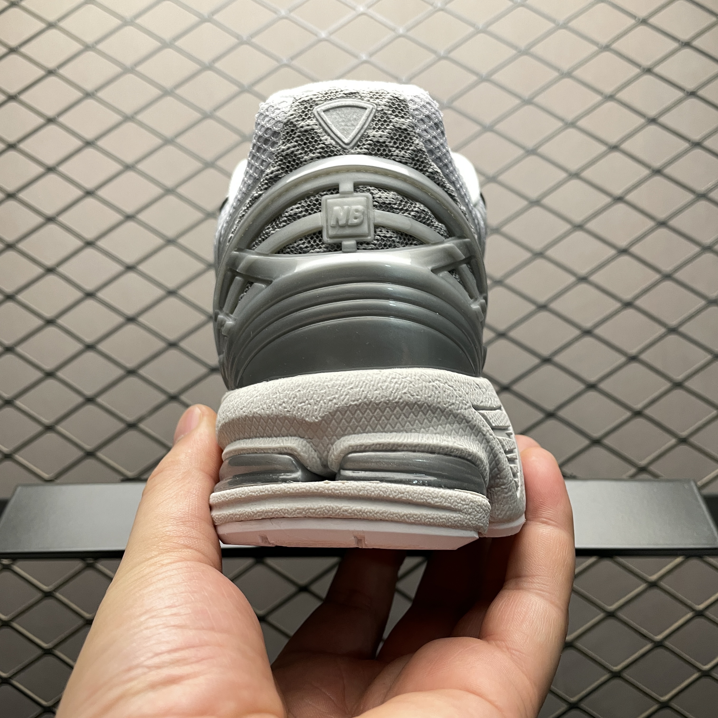 New Balance 1906W "Silver Metallic/White" (U1906WFE）