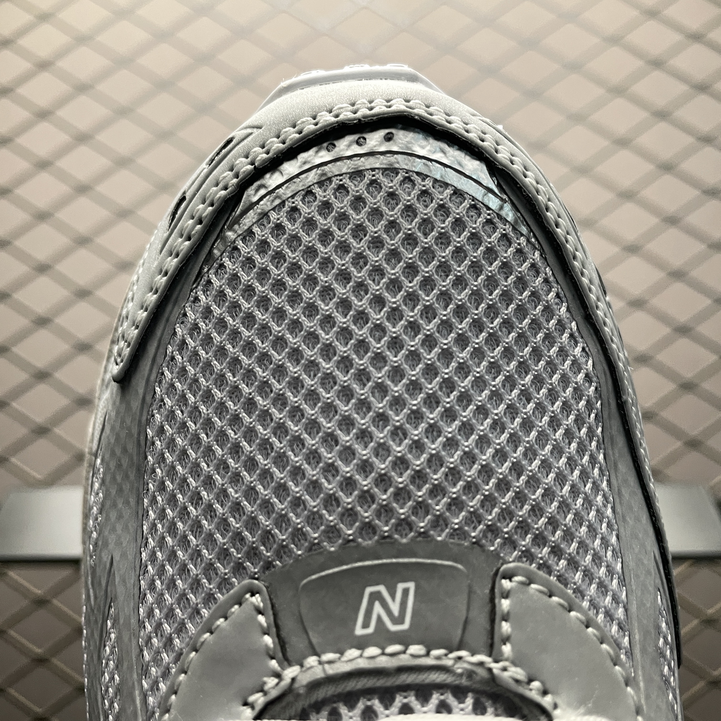 New Balance 1906W "Silver Metallic/White" (U1906WFE）
