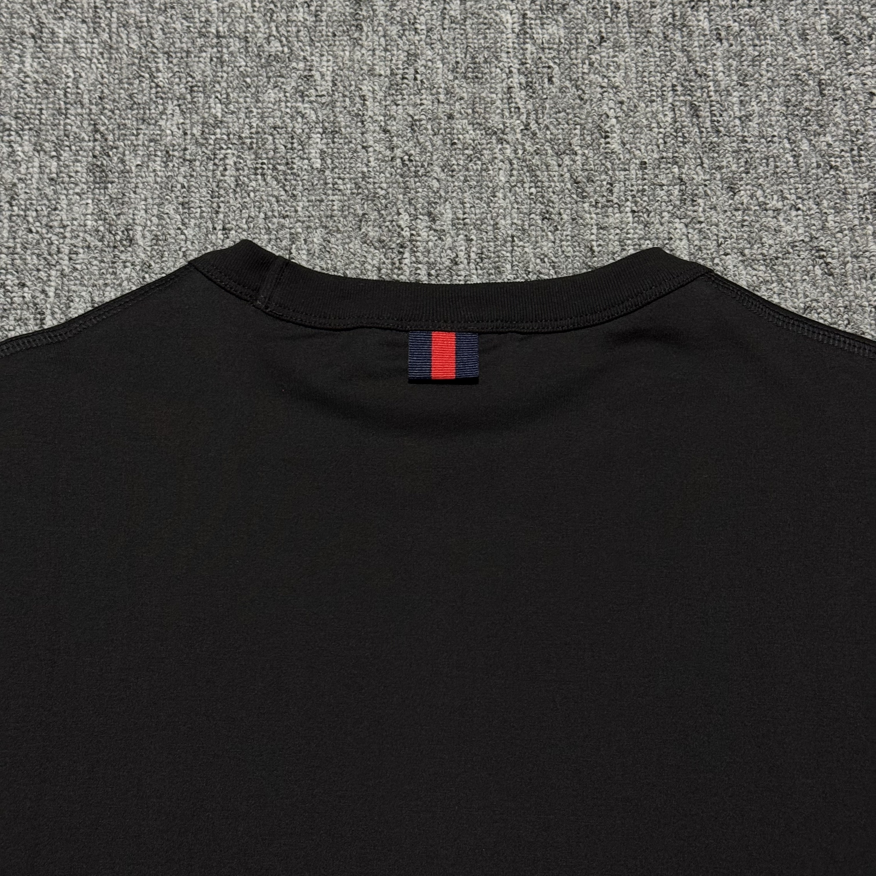 Gucci Black T-shirt with logo Gucci（798764-XJGYY-1000）