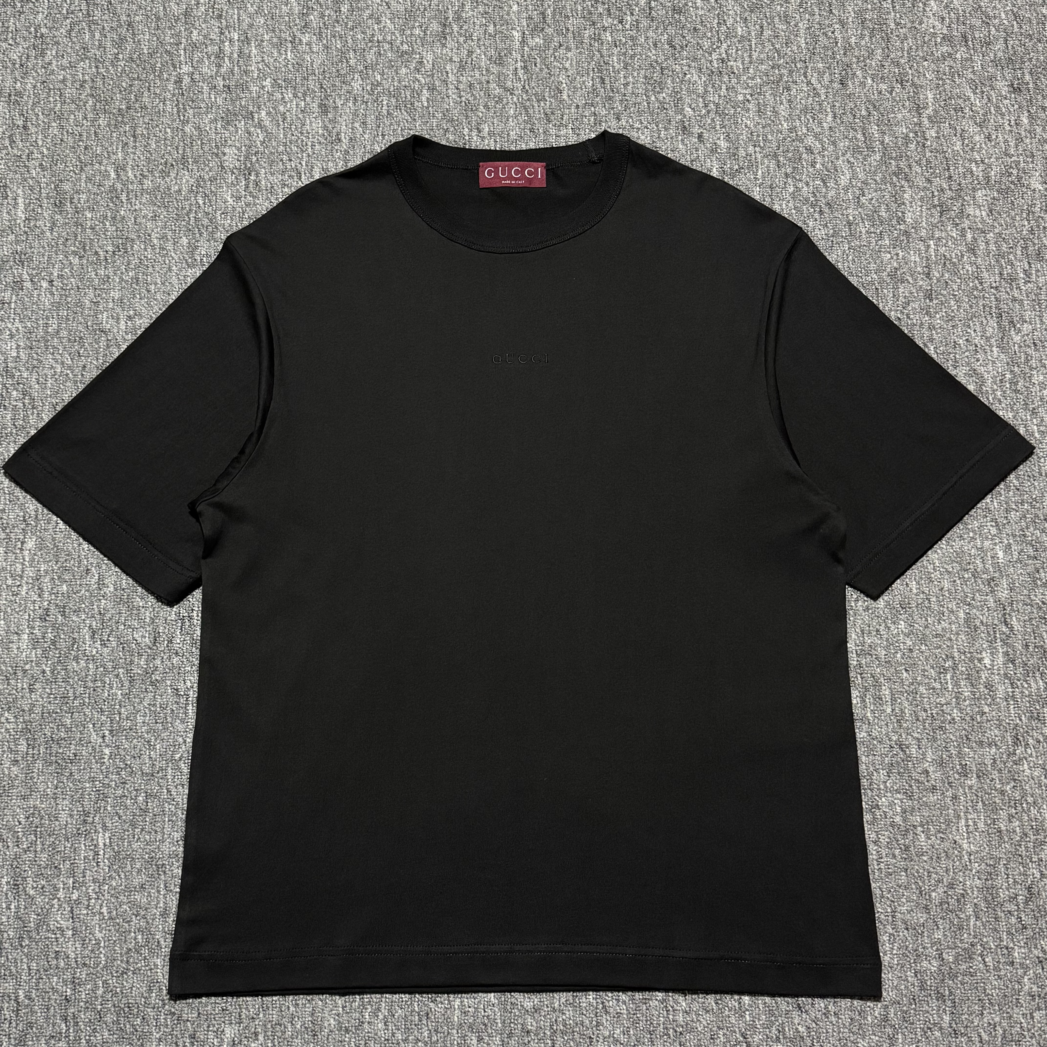 Gucci Black T-shirt with logo Gucci（798764-XJGYY-1000）
