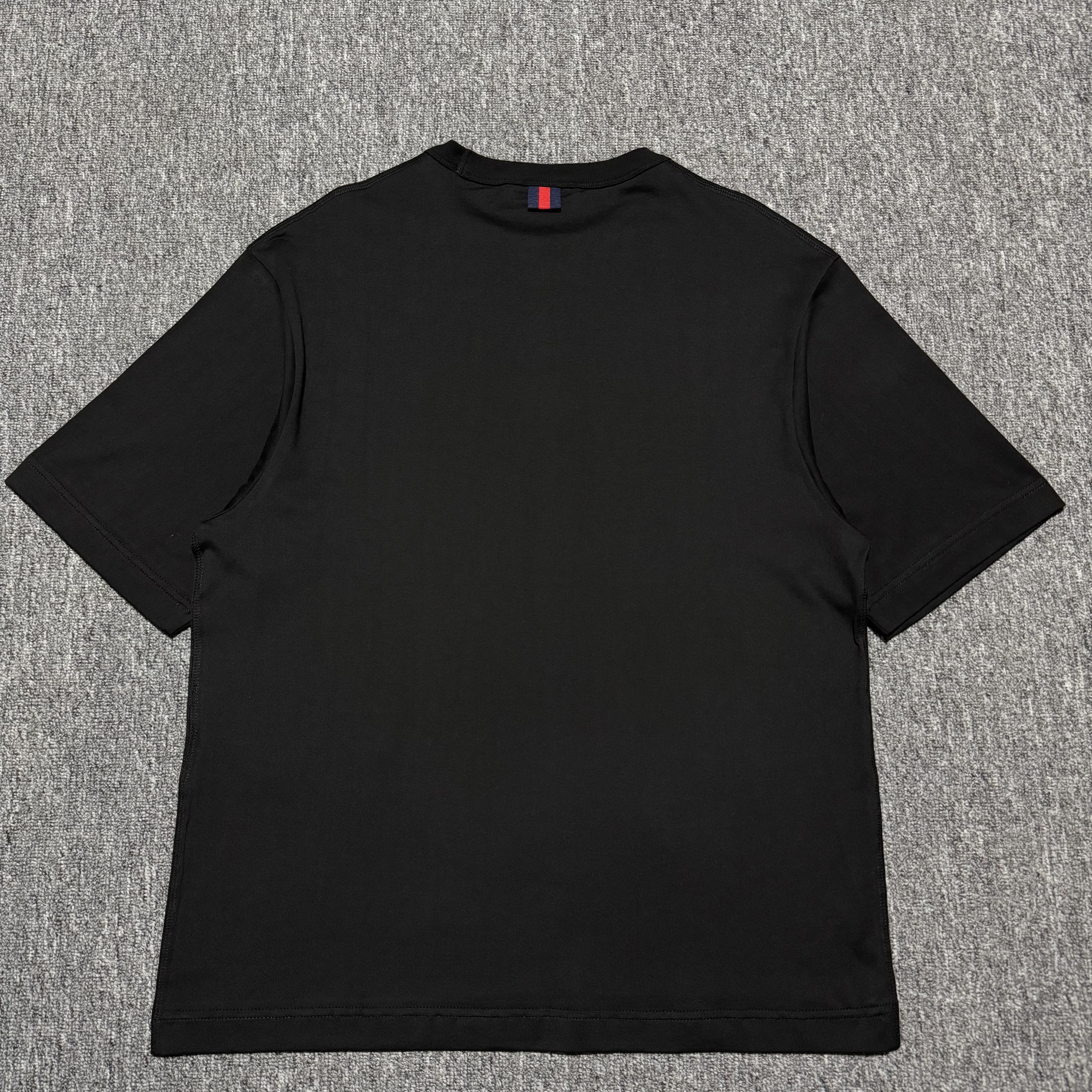 Gucci Black T-shirt with logo Gucci（798764-XJGYY-1000）
