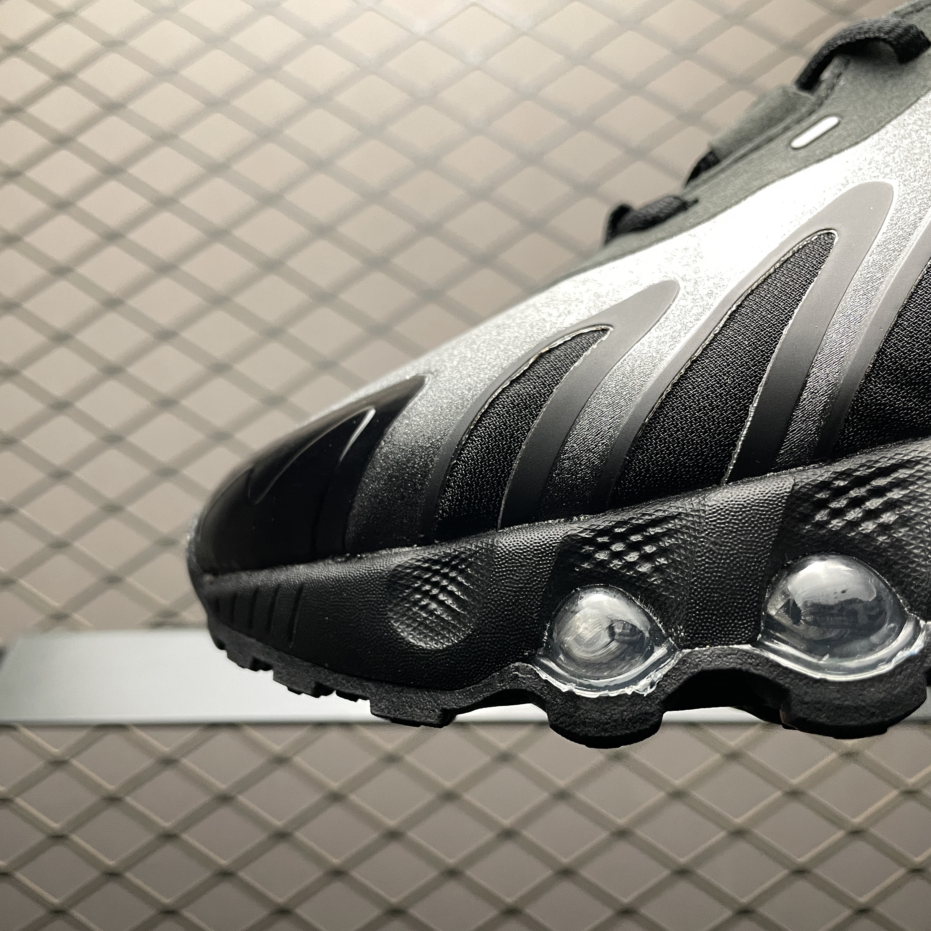 Nike  Air Max DN8 "Black/Metallic Dark Grey"（HF5509-002）