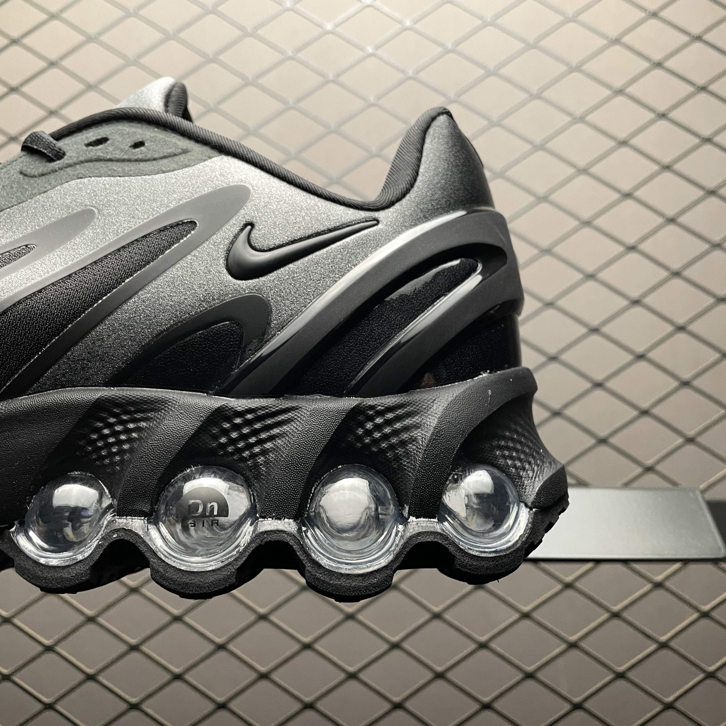 Nike  Air Max DN8 "Black/Metallic Dark Grey"（HF5509-002）