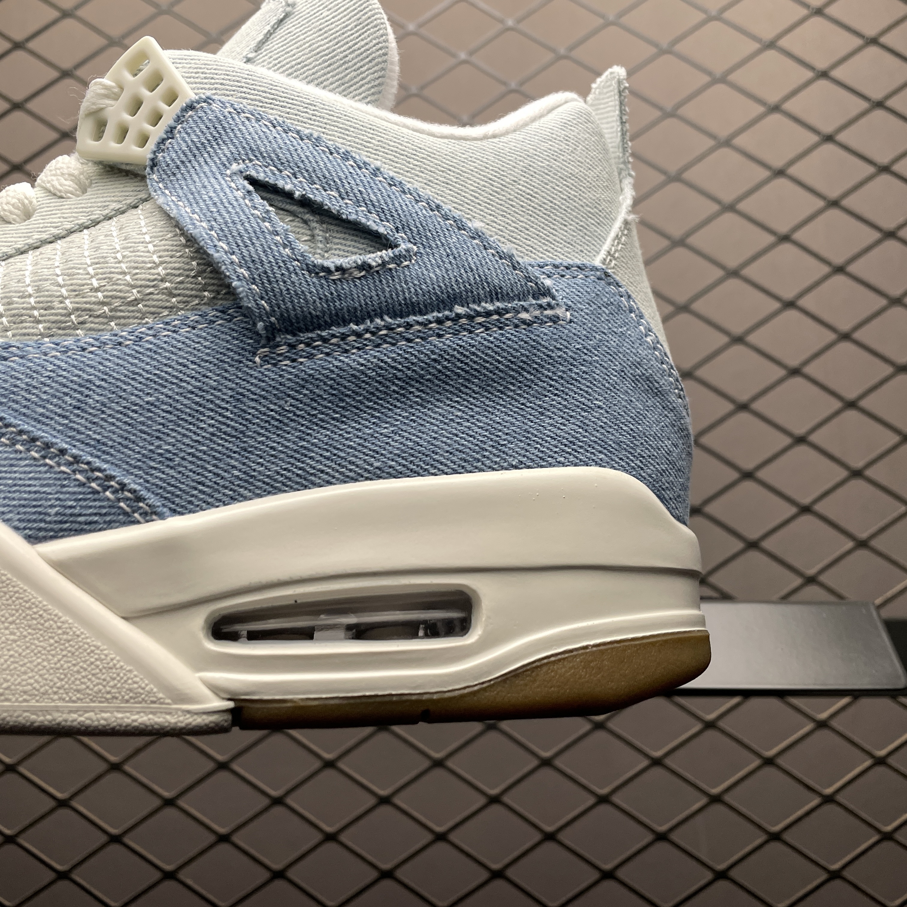 Nike Women's Air Jordan 4 Denim "Worn Blue"（IB6716-100）