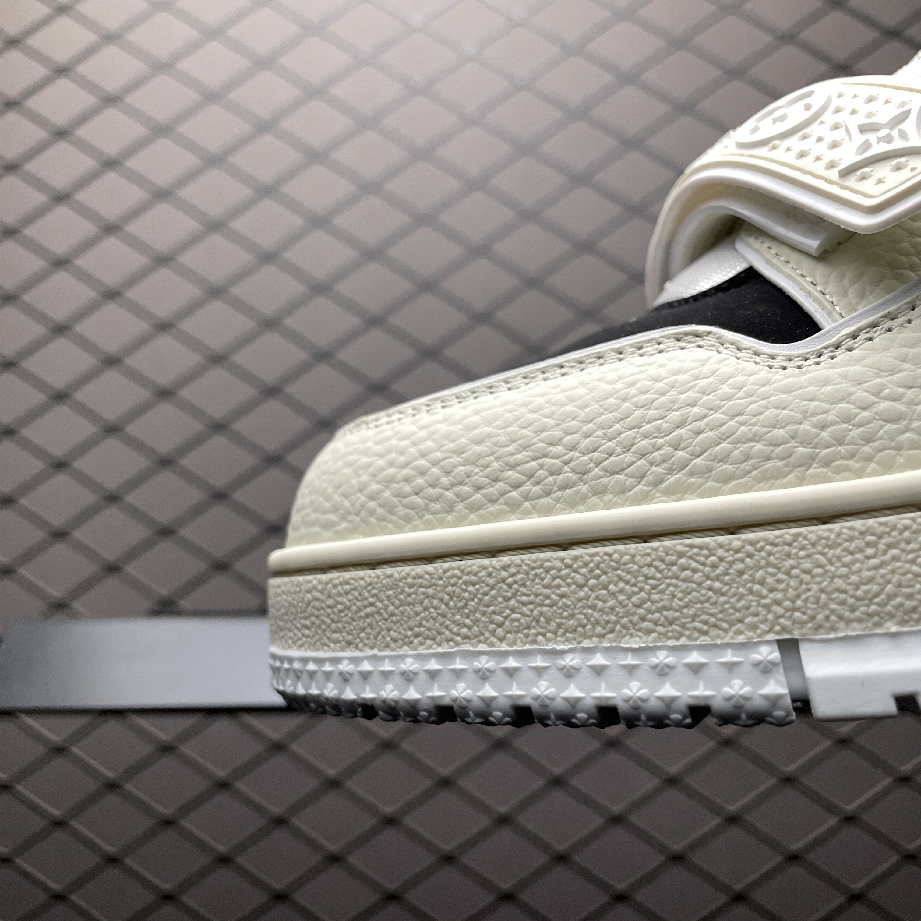 Louis Vuitton Trainer Line Sneakers (1ACW3E)