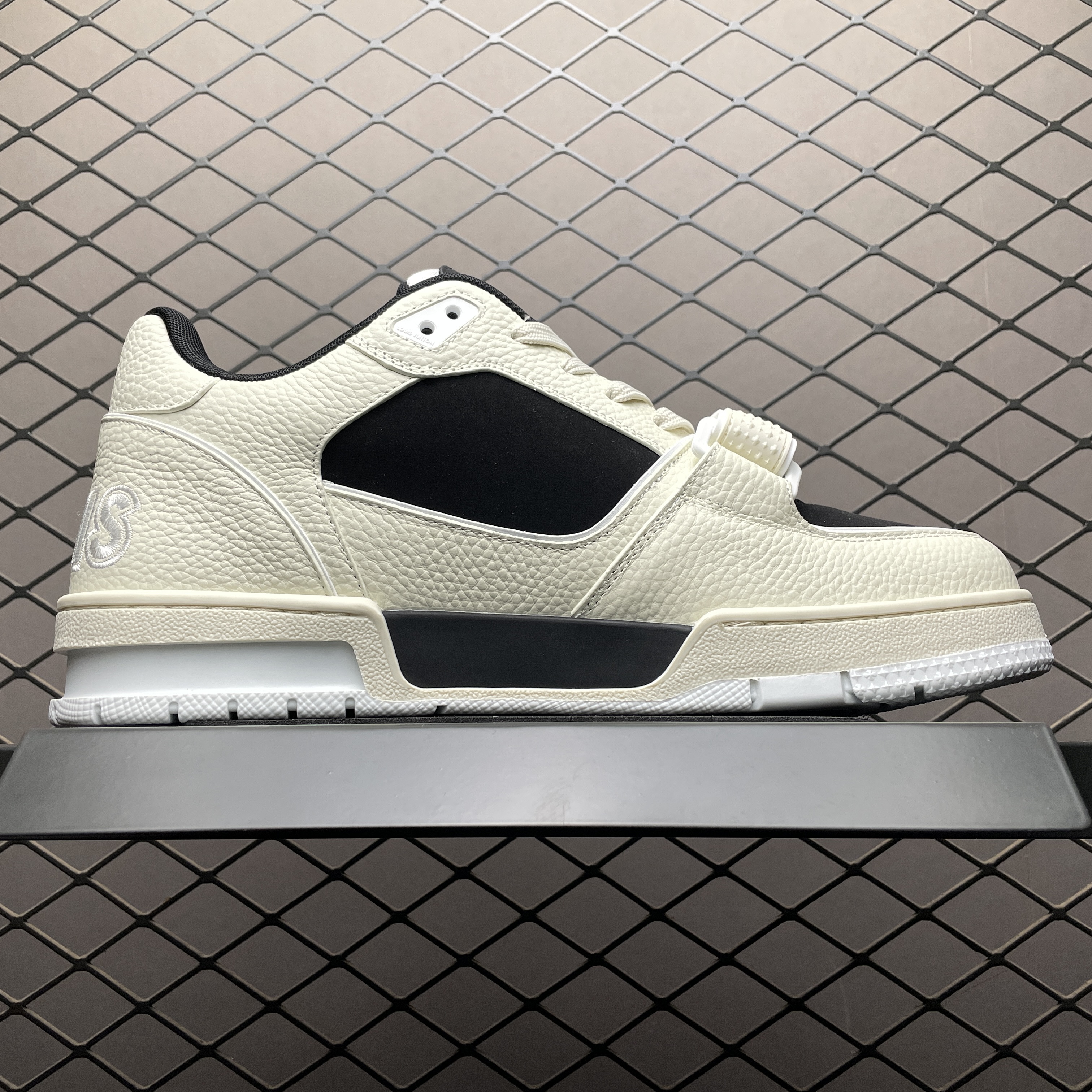 Louis Vuitton Trainer Line Sneakers (1ACW3E)