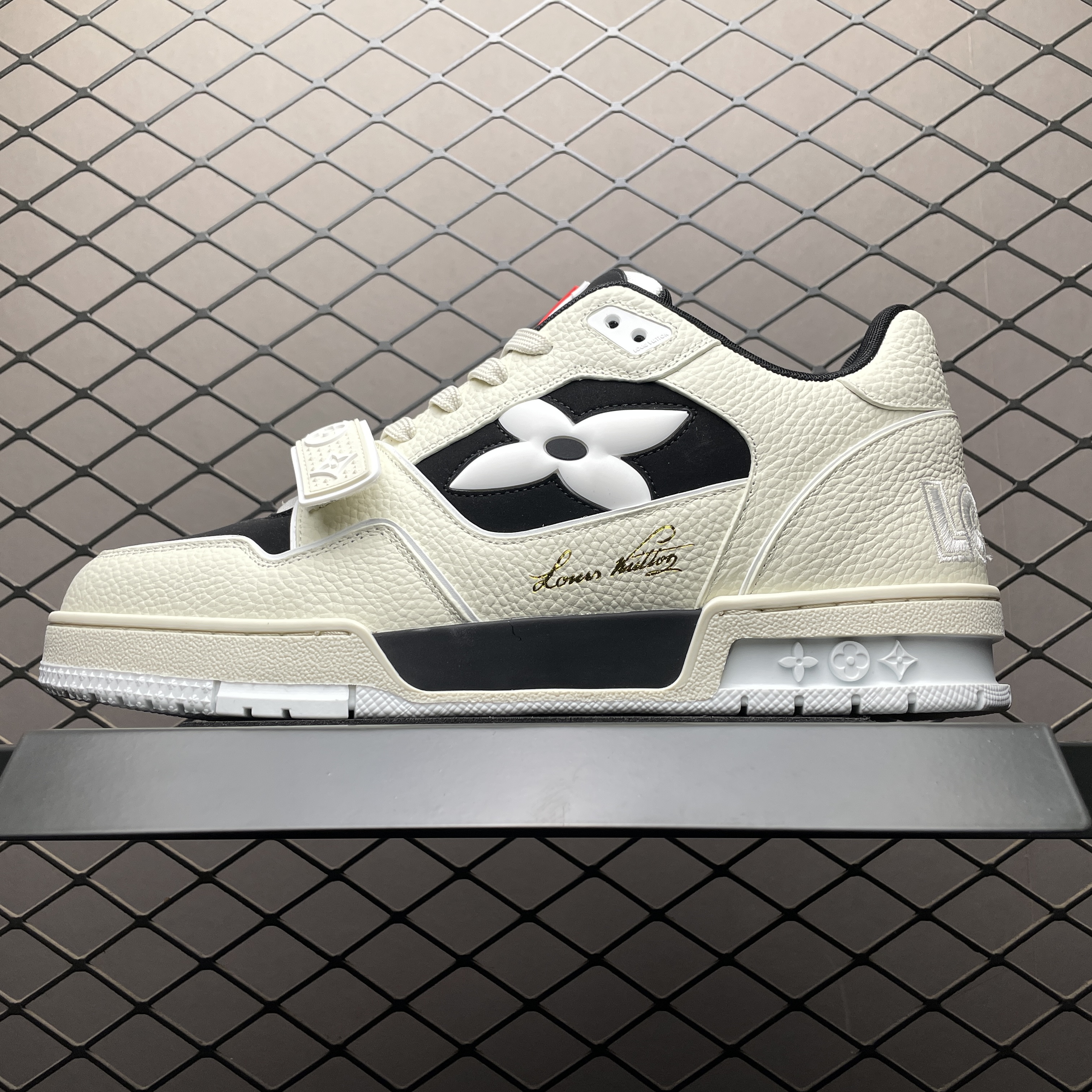 Louis Vuitton Trainer Line Sneakers (1ACW3E)