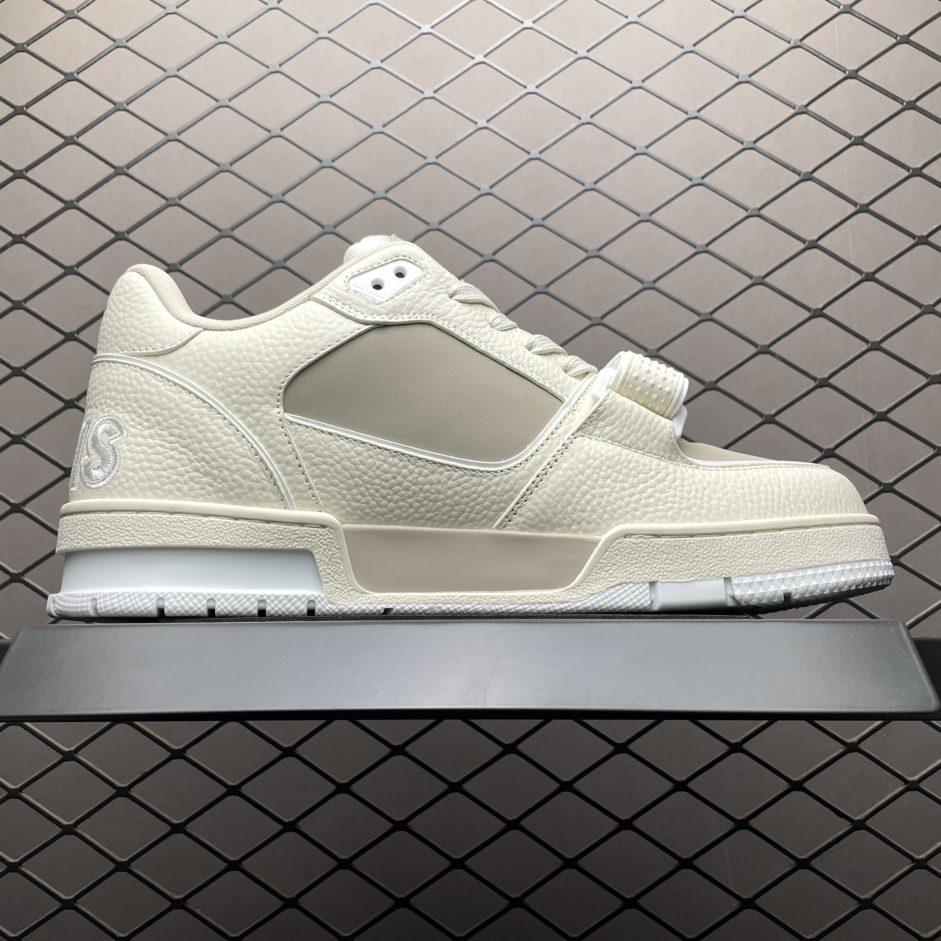 Louis Vuitton Trainer Line Sneakers (1ACW4C )