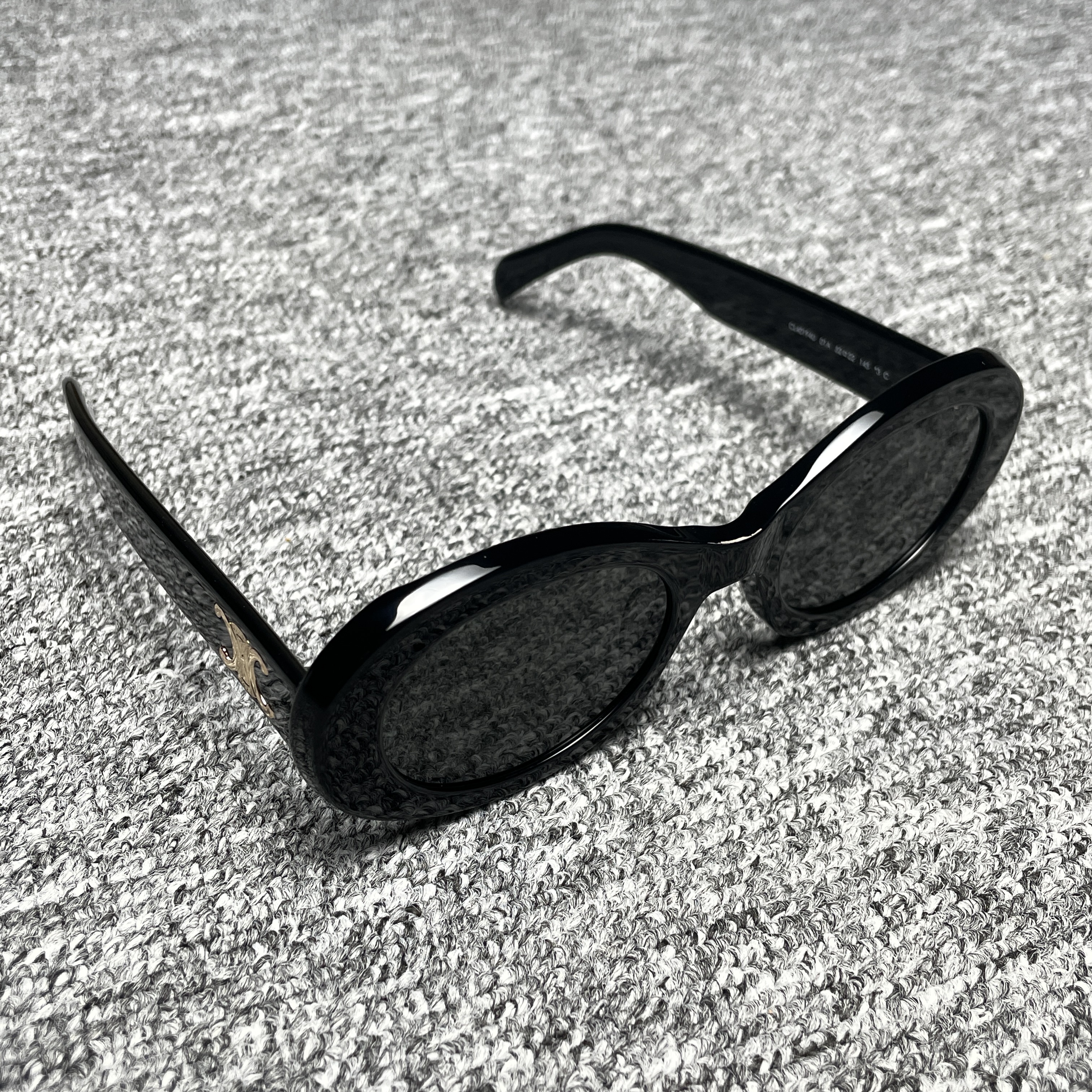 CELINE Triomphe 01 Sunglasses in Acetate "Black"  (4S194CPLB-38NO）