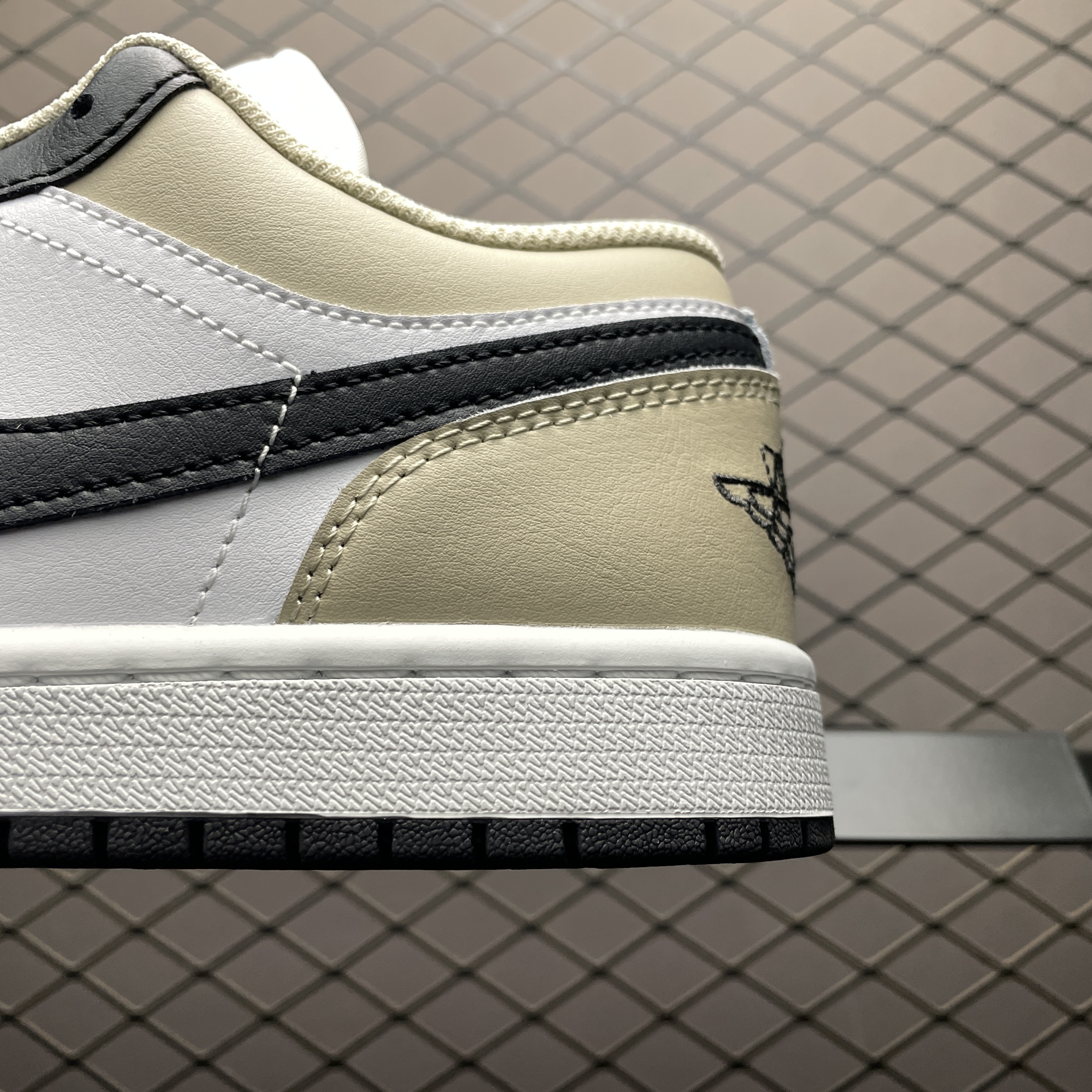 Nike Air Jordan 1 Low "Summit White/Off Noir"（553558-153）