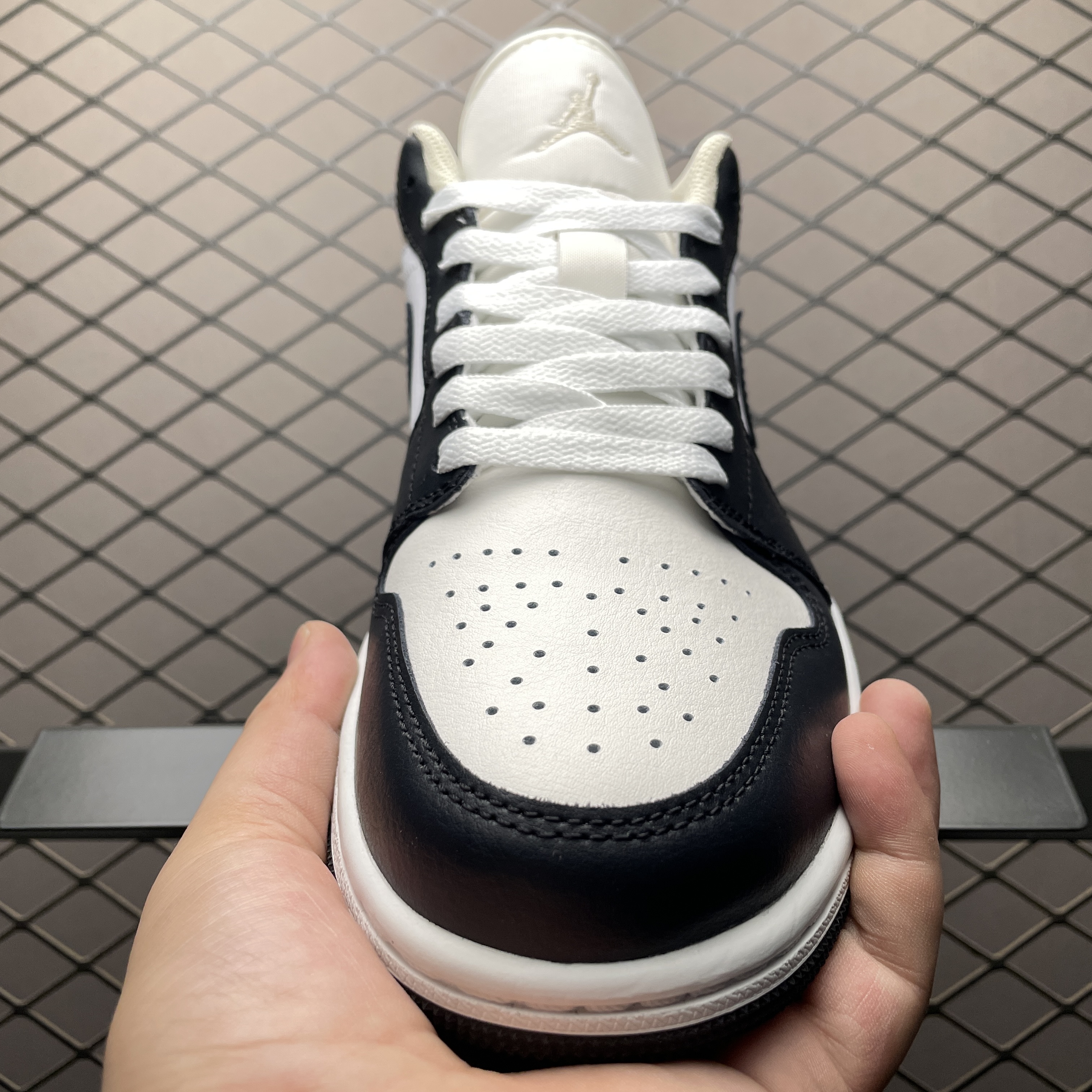 Nike Air Jordan 1 Low "Summit White/Off Noir"（553558-153）