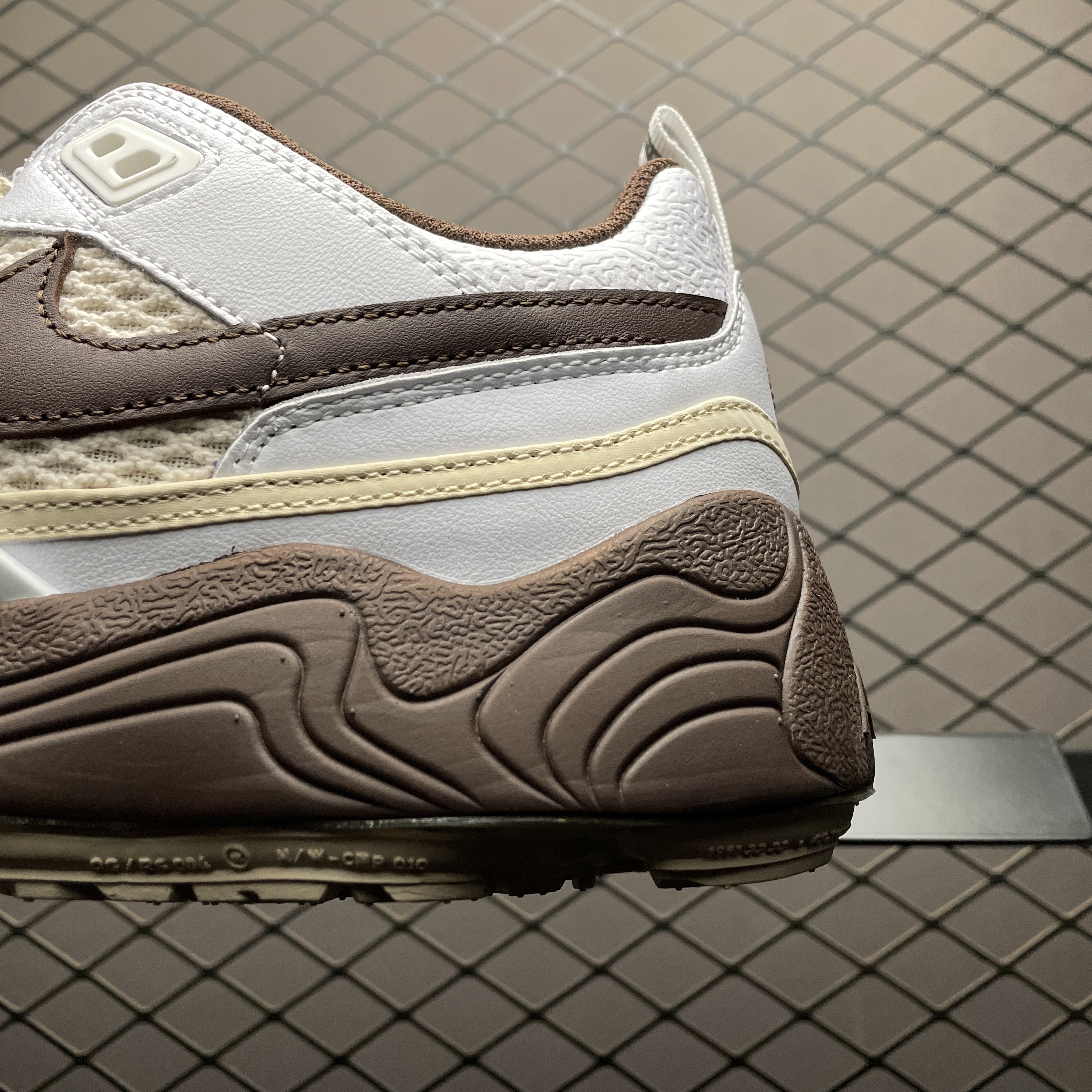 Travis Scott × Nike Zoom Field Jaxx "White and Light Chocolate"（HQ3073-100）
