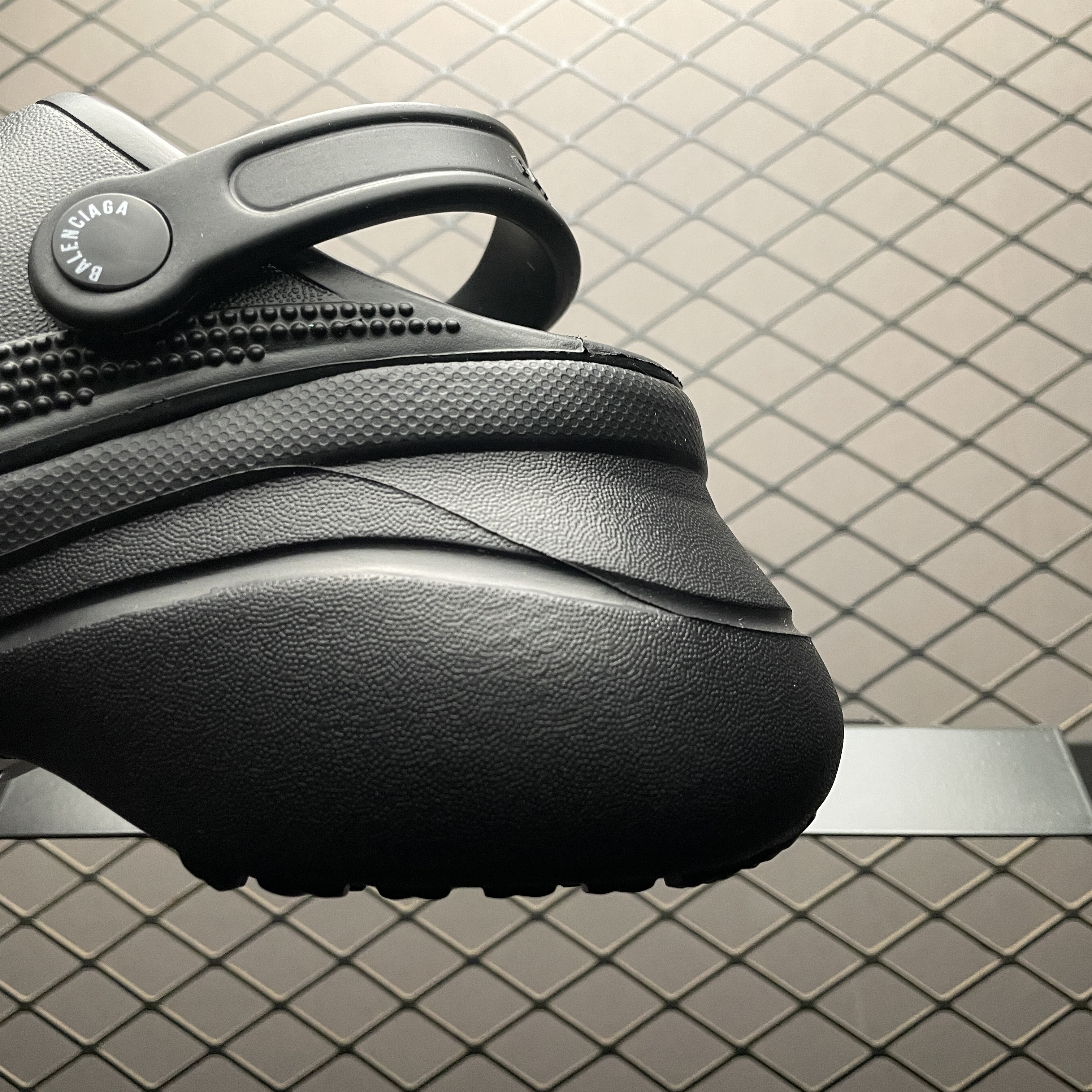 BALENCIAGA x Crocs Jibbitz Mule Clogs（720762W0FOW1000）