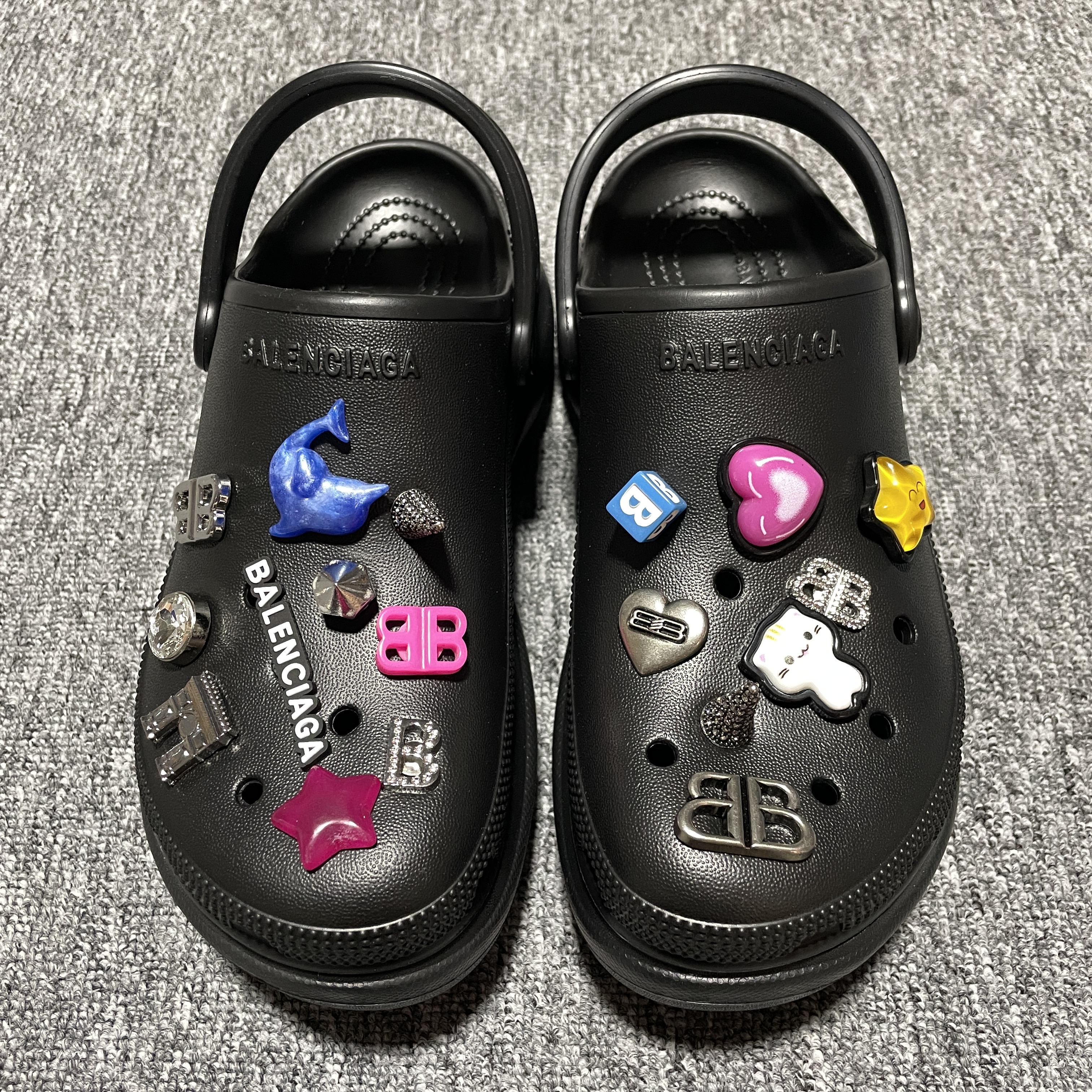BALENCIAGA x Crocs Jibbitz Mule Clogs（720762W0FOW1000）
