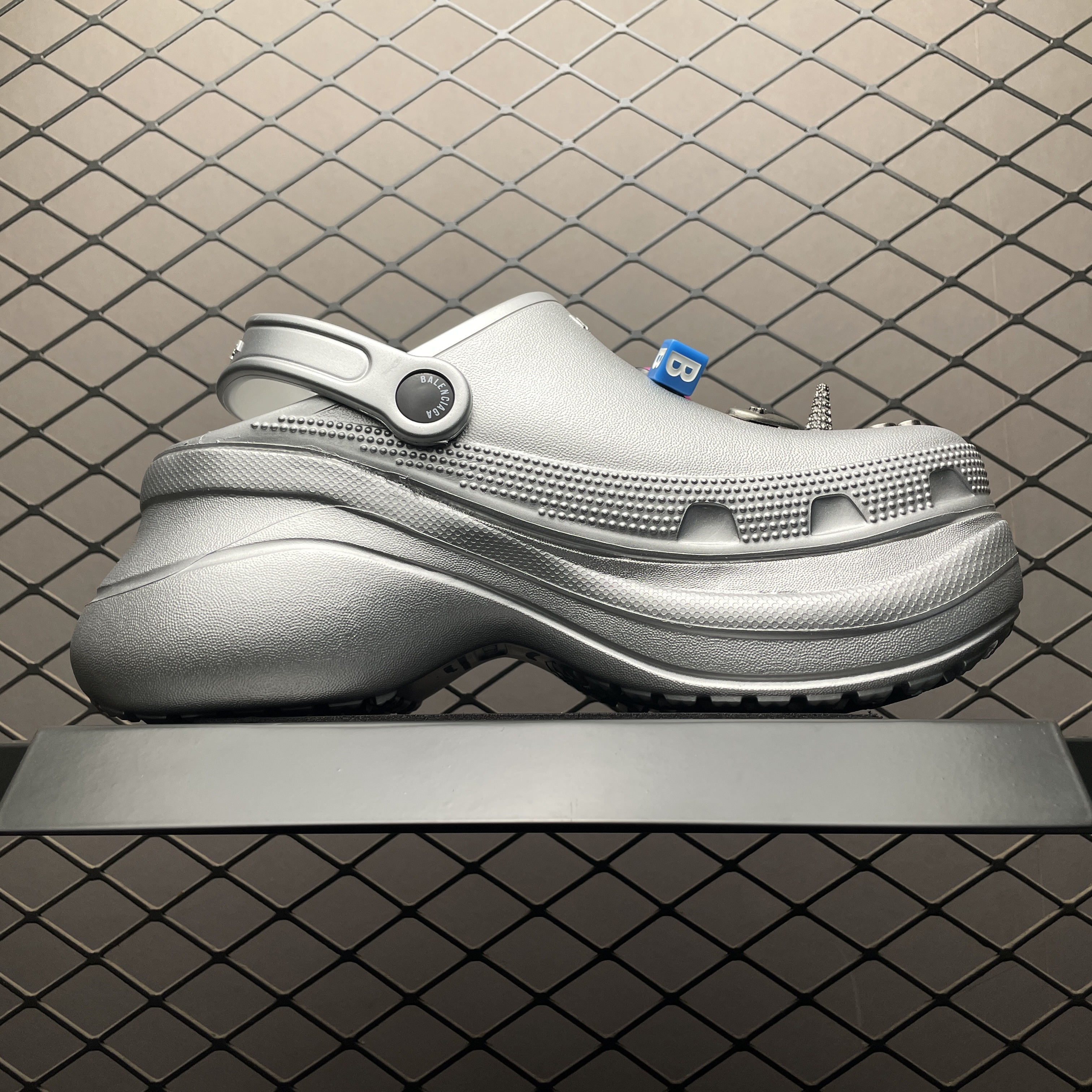 BALENCIAGA x Crocs Jibbitz Mule Clogs（720762W0FOW1000）