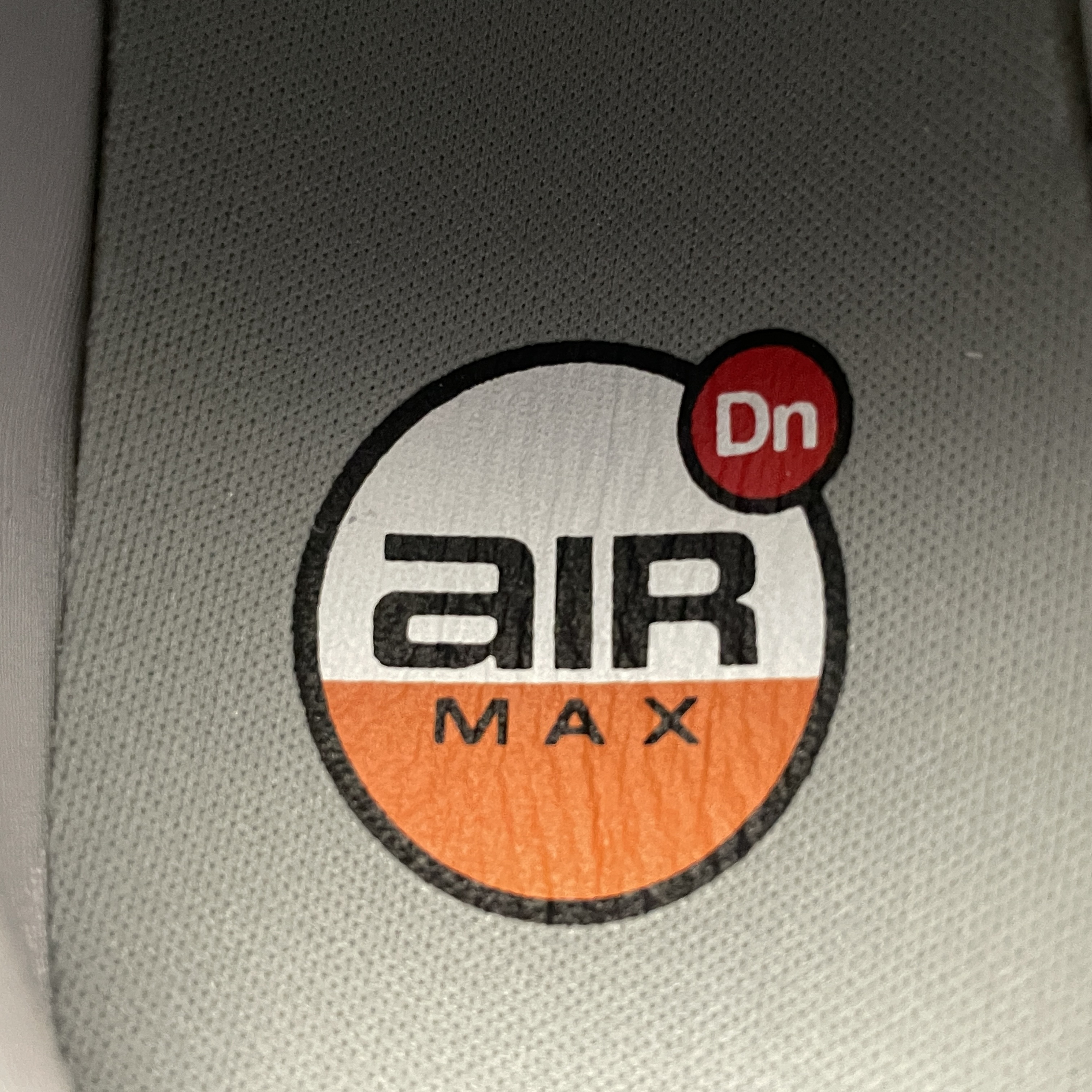 Nike Air Max DN8 "Wolf Grey/Off White/Off White/Metallic Silver"（HF5509-001）