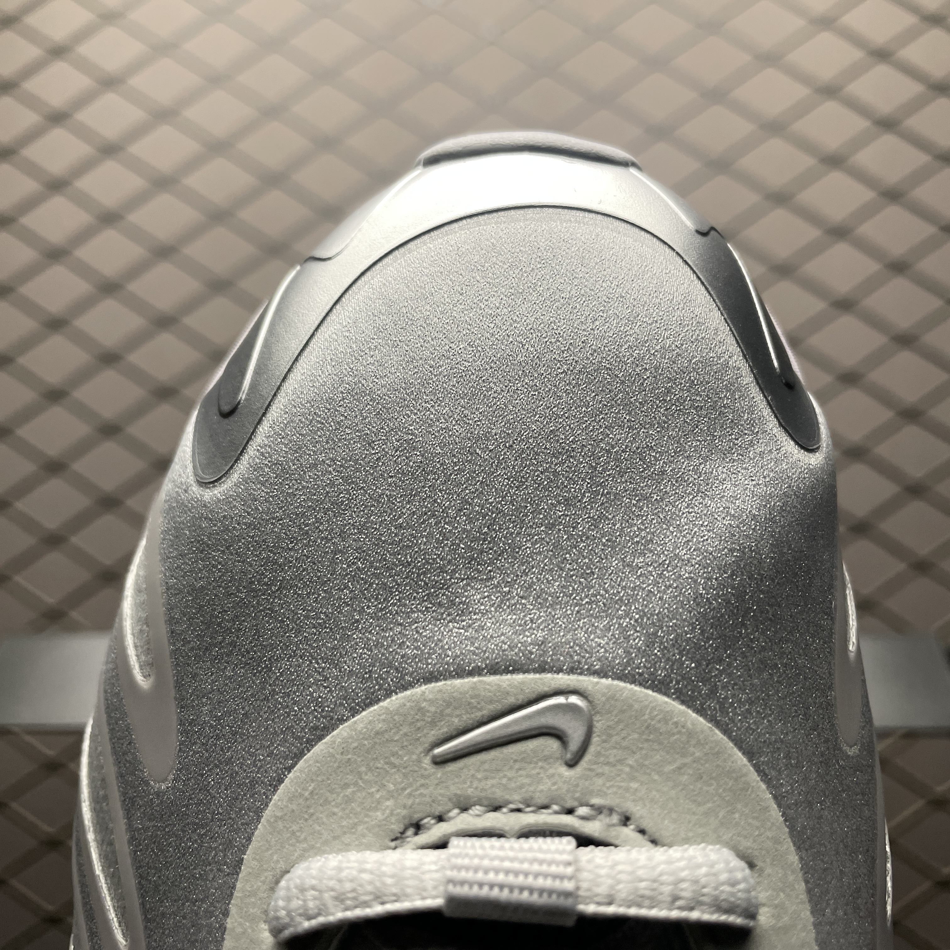 Nike Air Max DN8 "Wolf Grey/Off White/Off White/Metallic Silver"（HF5509-001）