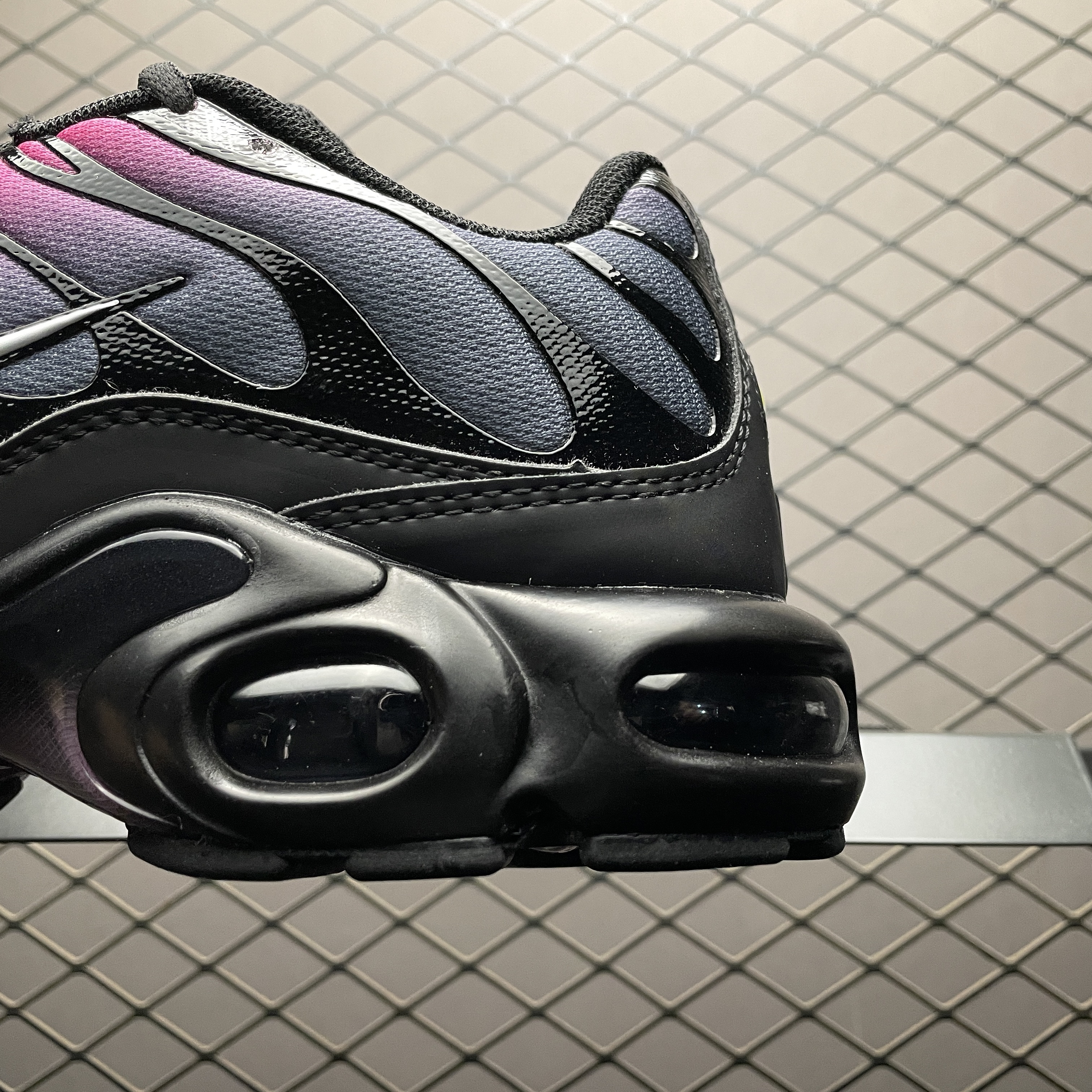 Nike Air Max Plus Black Pink（FJ5981-010）