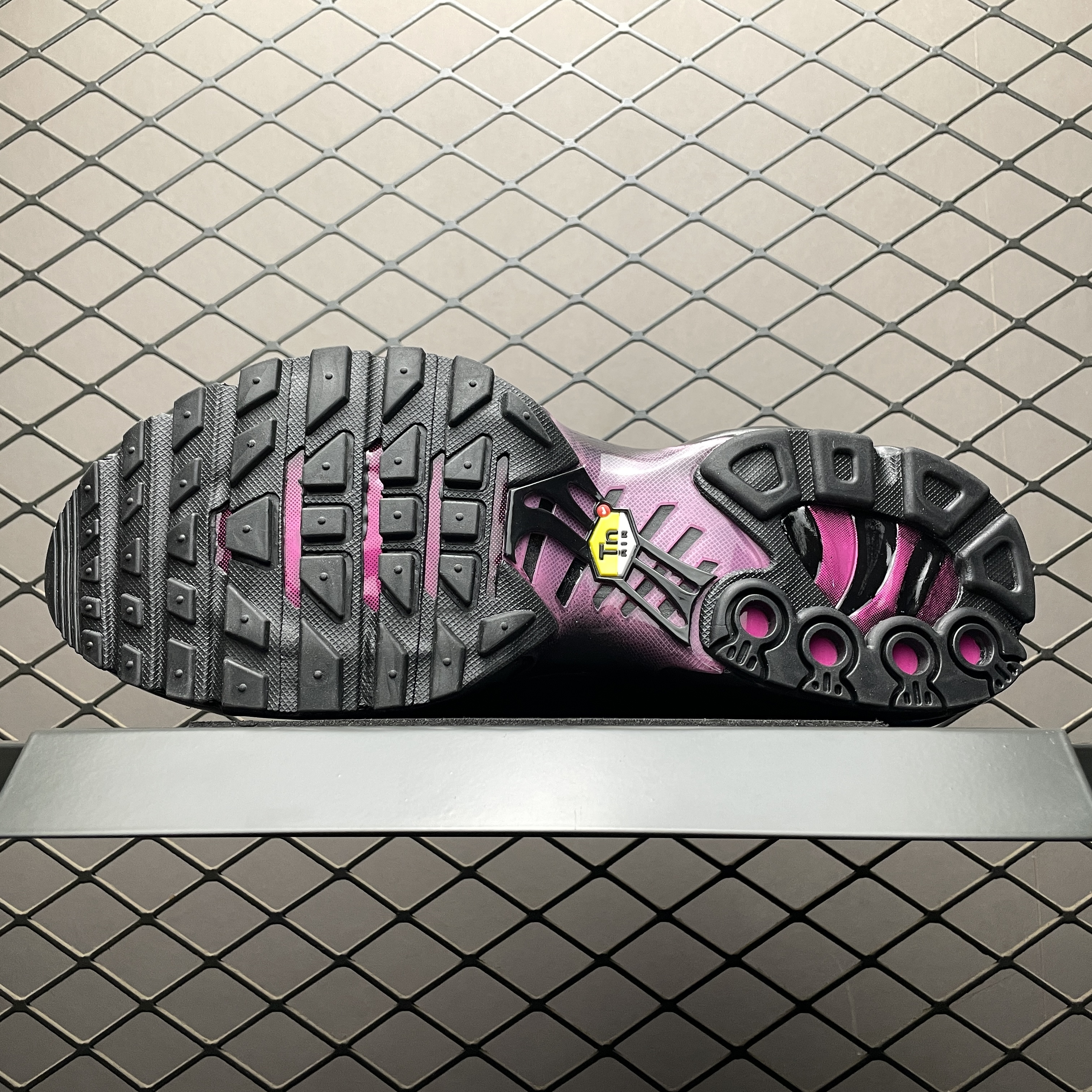 Nike Air Max Plus Black Pink（FJ5981-010）