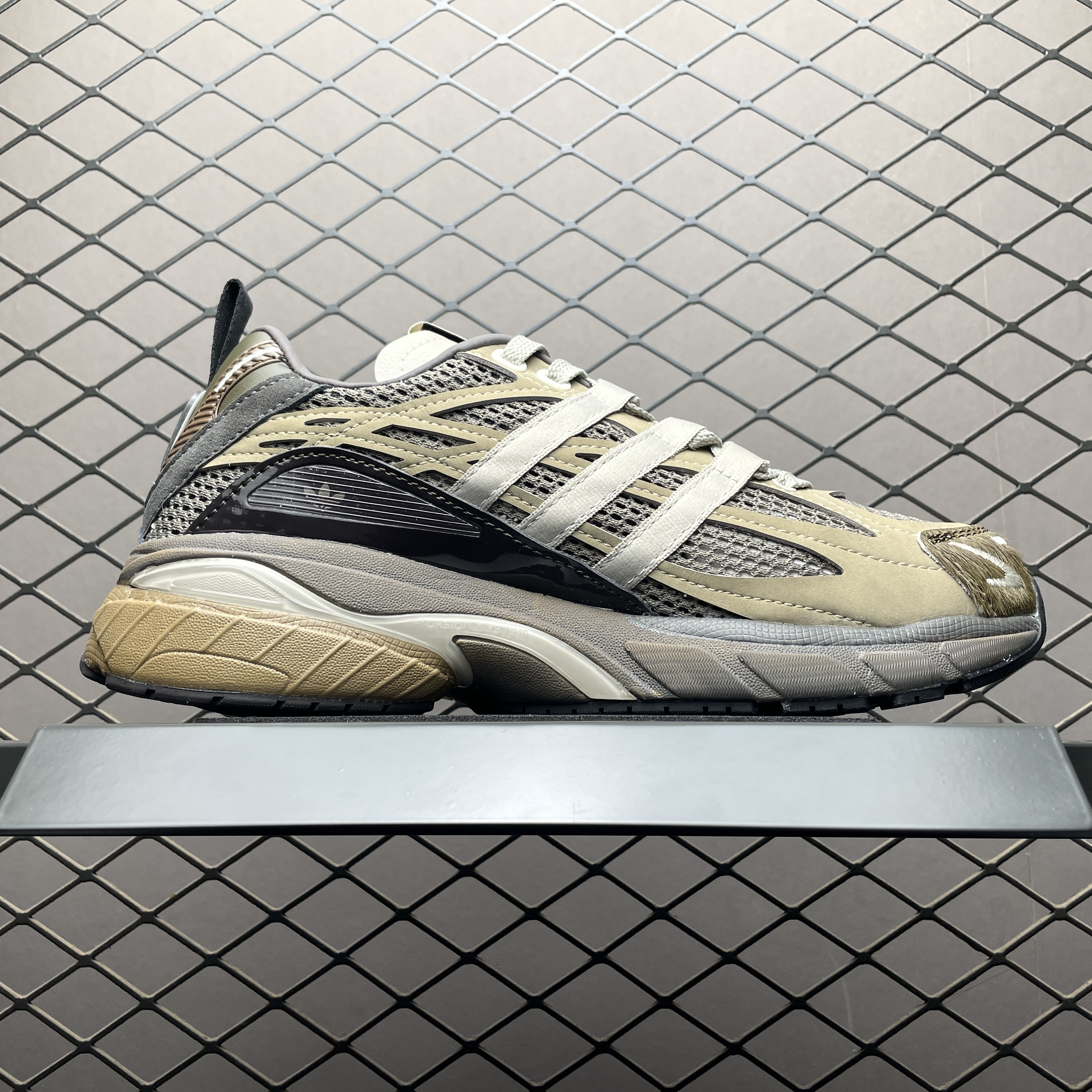 Song for the Mute × adidas Adistar Cushion 3 "Simple Brown/Night Brown/Light Brown"（JR8044）