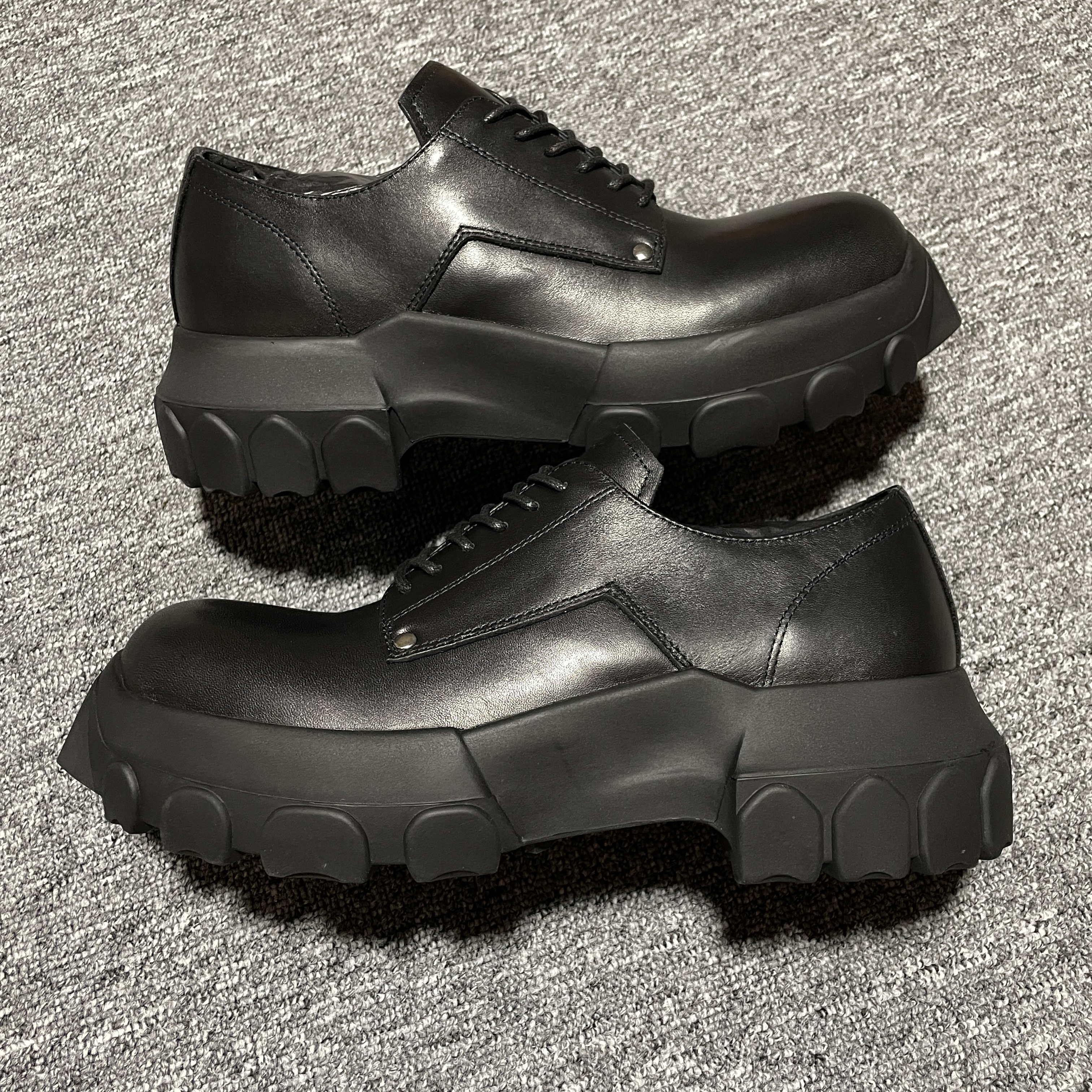 Rick Owens Lace Up Bozo Tractor Lace Up Shoes In Black Leather (RU01D3884LGE99)