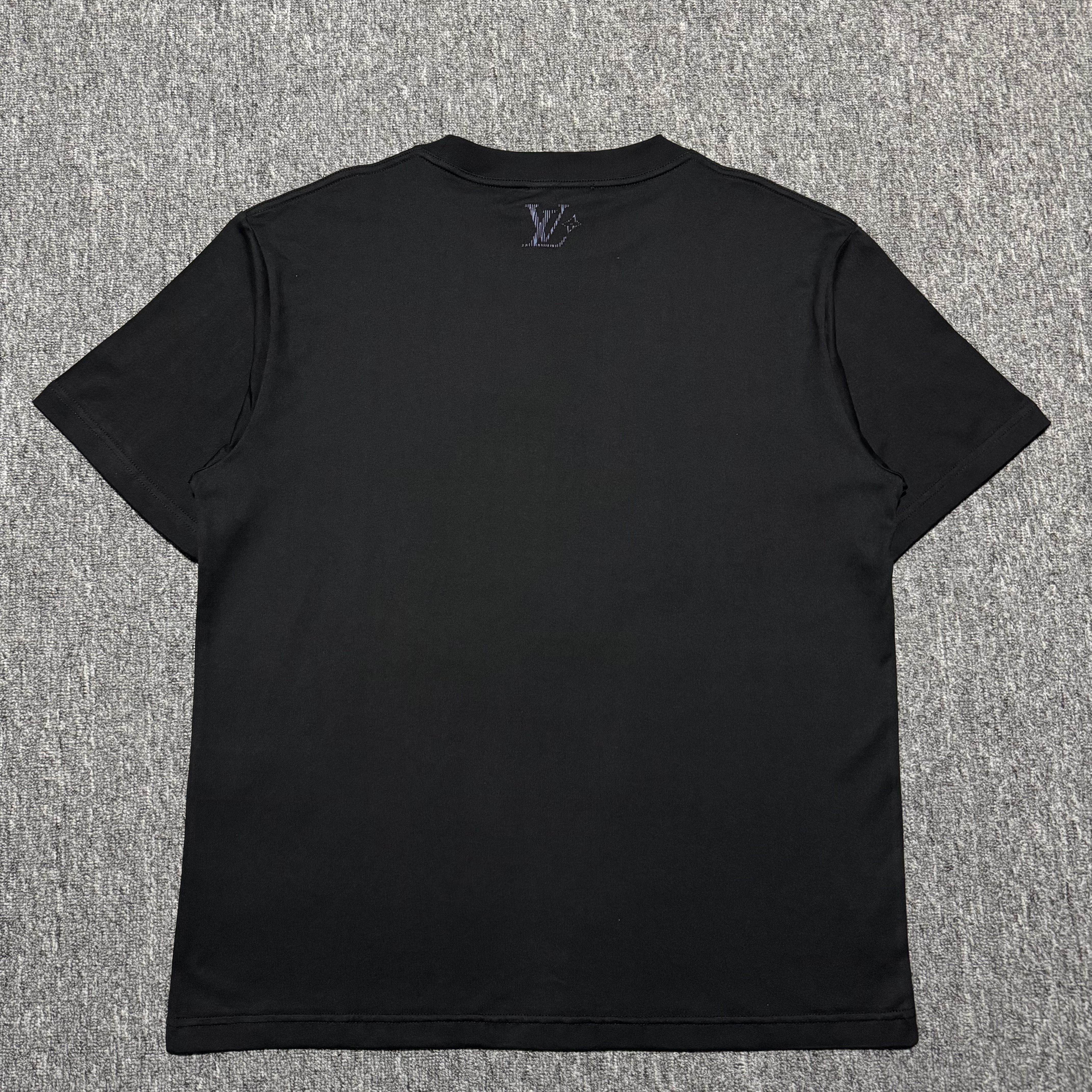 Louis Vuitton Men's Iridescent LV Vers T-Shirt "Noir"（1AGTSB）