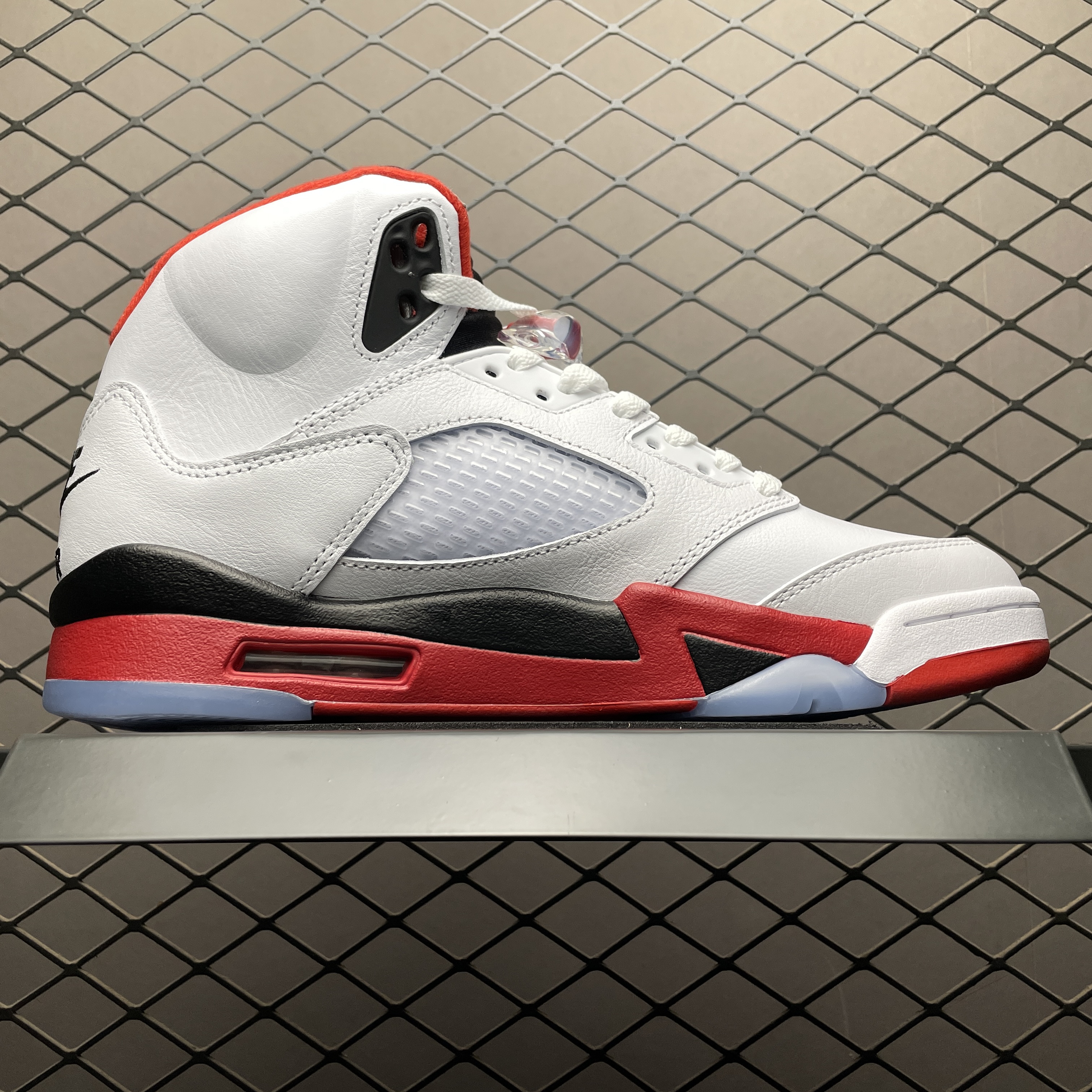 Nike Air Jordan 5 "Fire Red/Black Tongue" (2025)（HQ7978-101）